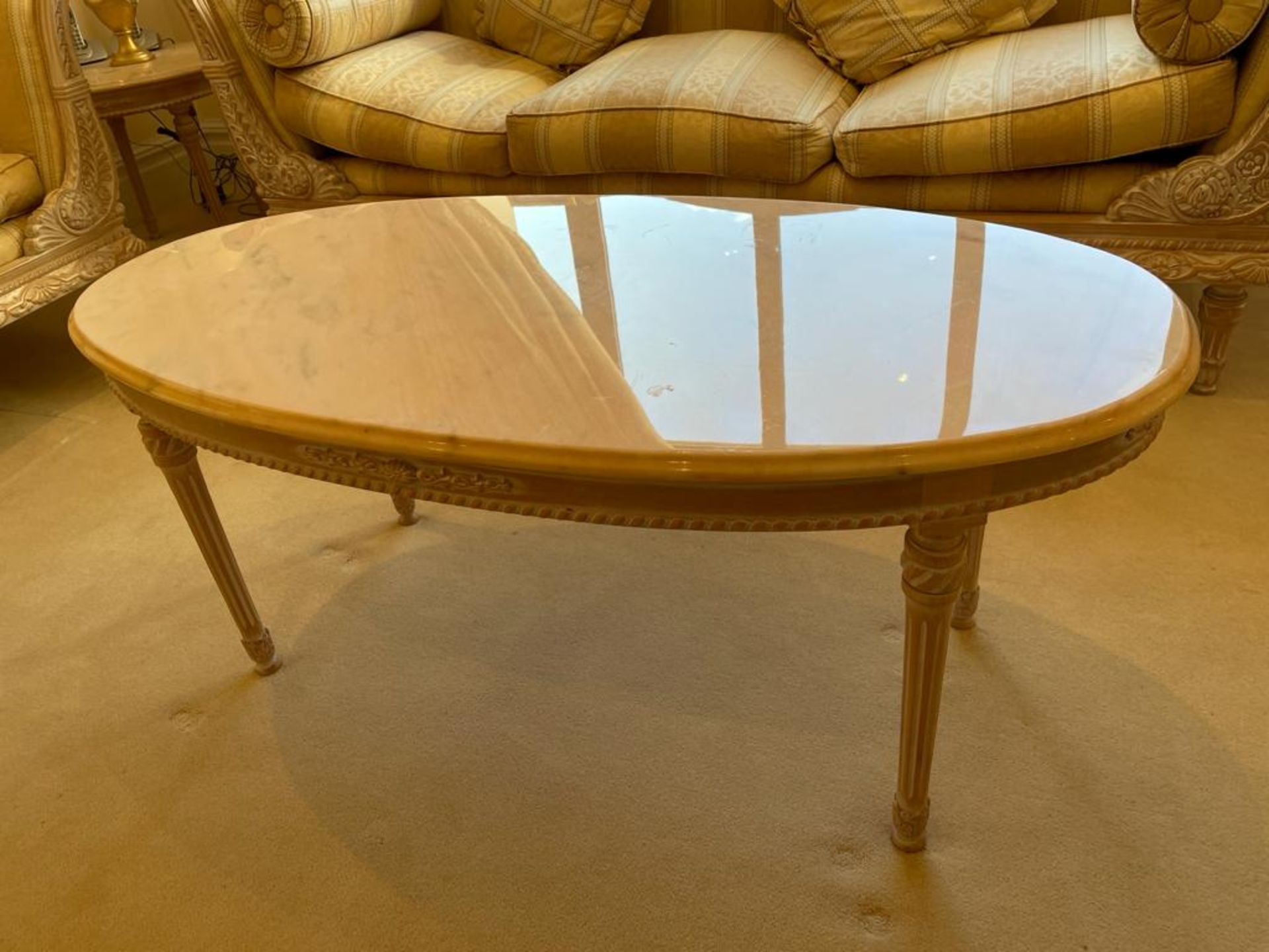 1 x French Shabby Chic Oval Coffee Table With Marble Top and Ornate Carved Base - Size: H50 x W118 x - Image 4 of 12