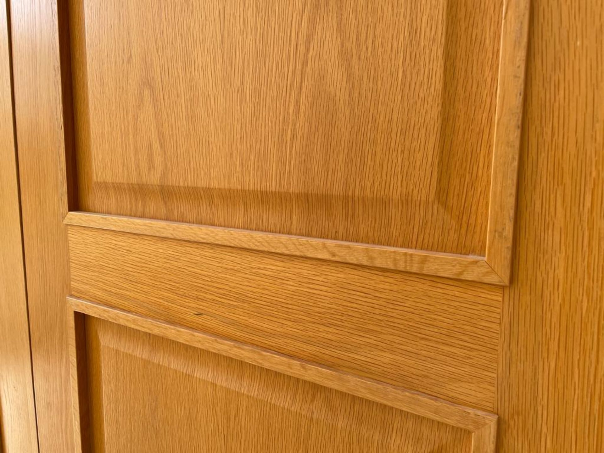 6 x Roble Solid Oak Internal Single Doors - 35mm Thickness - NO VAT ON THE HAMMER - Complete With - Image 2 of 3