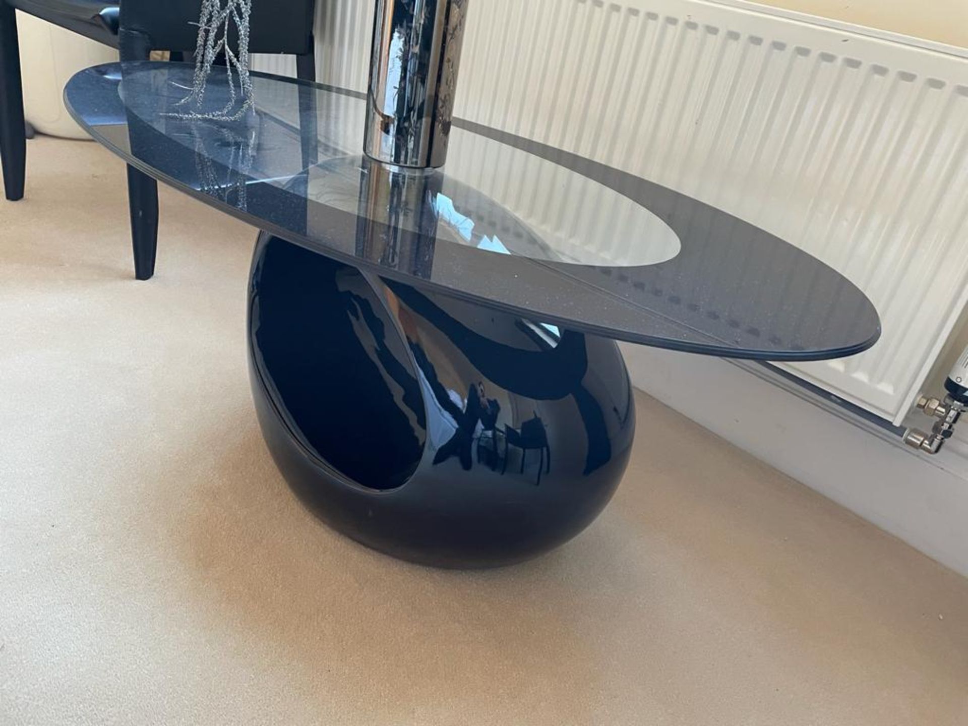 1 x Contemporary Designer Coffee Table With a High Gloss Base in Black and a Two-Tone Elliptical - Image 3 of 6