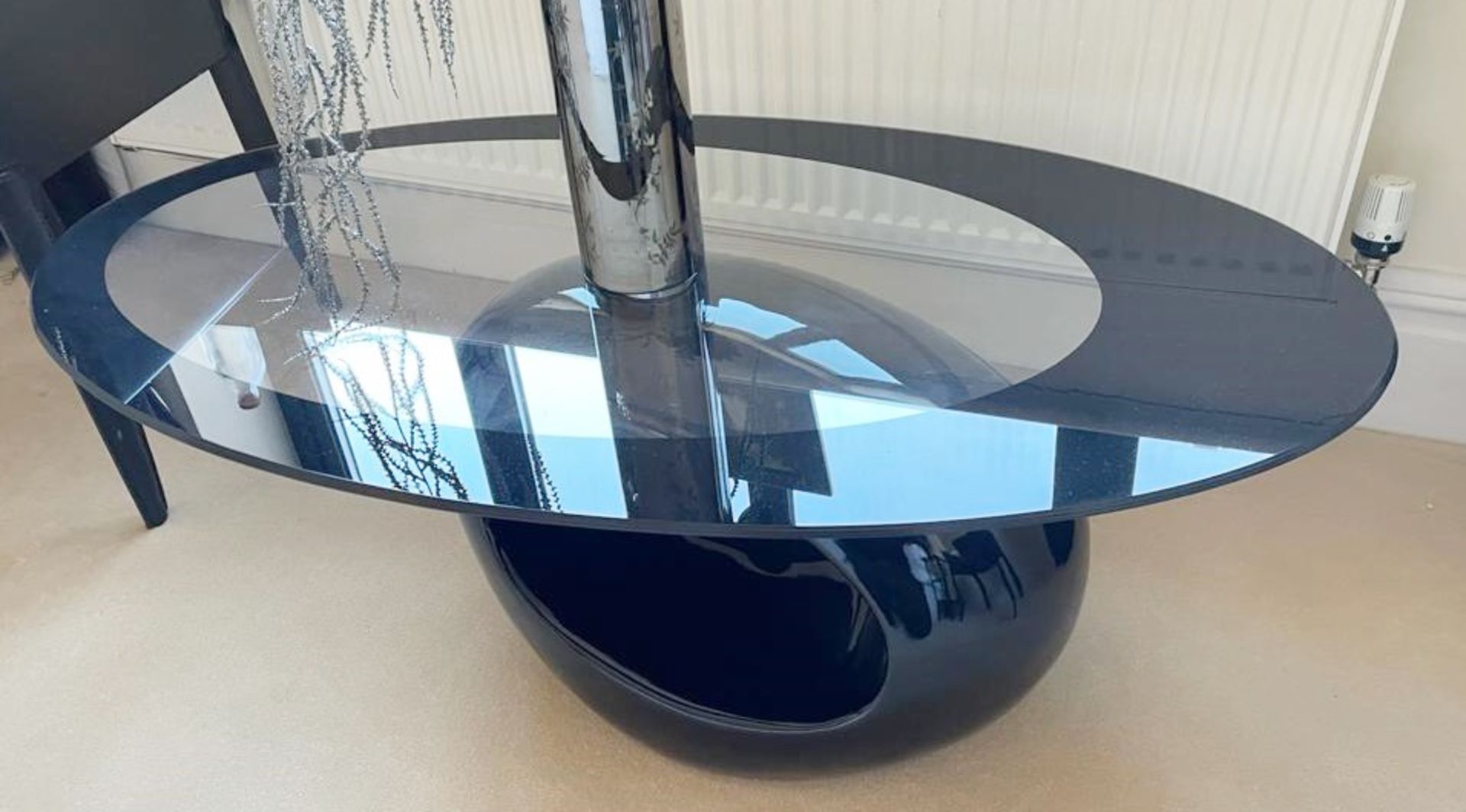 1 x Contemporary Designer Coffee Table With a High Gloss Base in Black and a Two-Tone Elliptical - Image 2 of 6