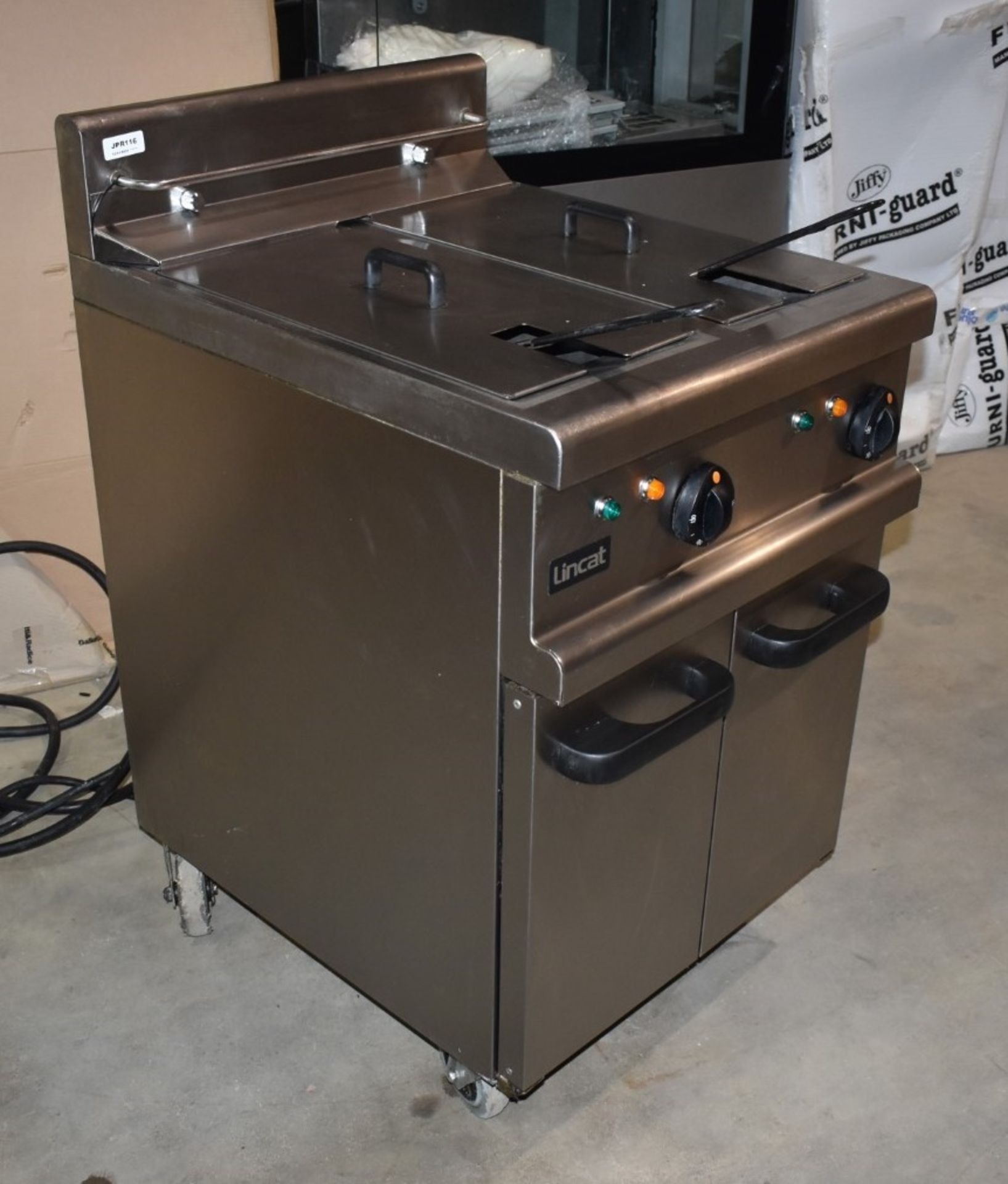 1 x Lincat Opus 800 OE8113 Twin Tank Electric Fryer With Filtration - 2 x 17L Tanks With Baskets -