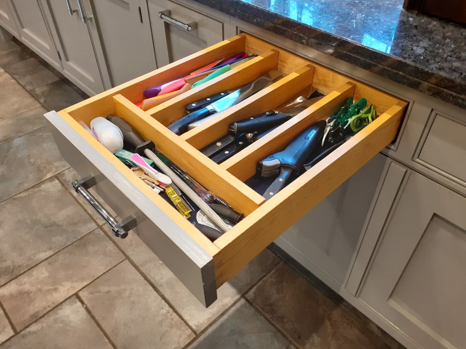 1 x Tom Howley Bespoke Solid Wood Kitchen Beautifully. Appointed With Granite Worktops - Image 111 of 138