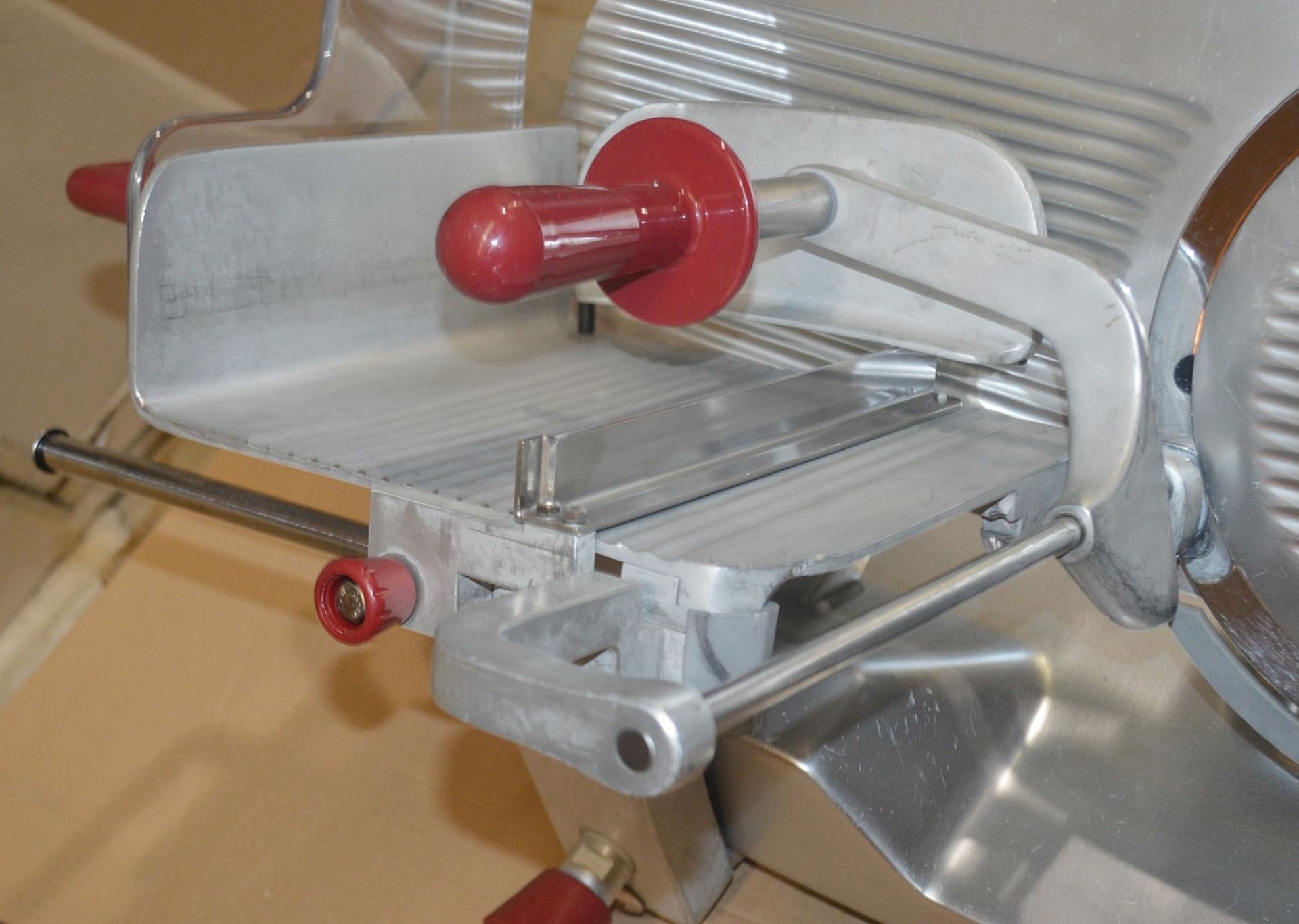 1 x AVERY BERKEL Commercial Meat Slicer In Stainless Steel - Dimensions: H54 x W52 x D42cm - Very - Image 4 of 10