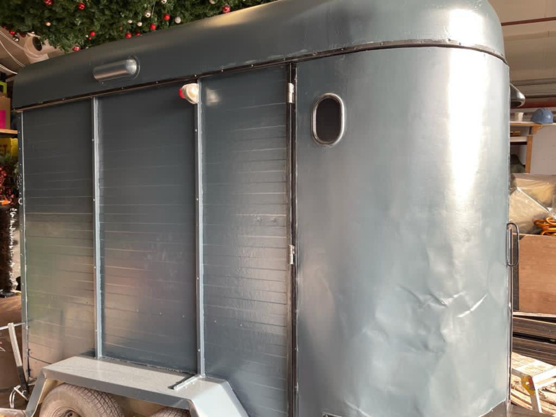 1 x Vintage Style Horse Box - Recently Renovated And Repainted - Street Food/Bar Project - CL548