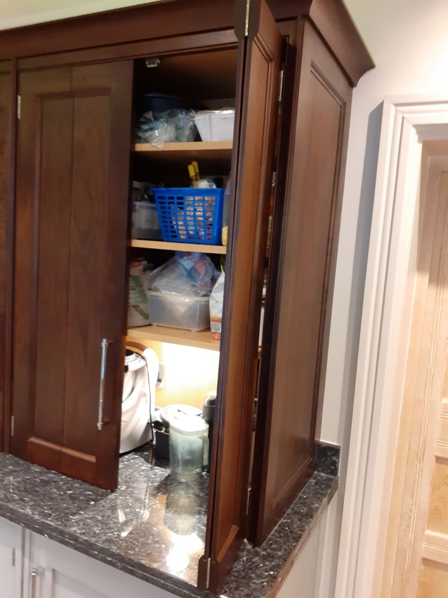 1 x Tom Howley Bespoke Solid Wood Kitchen Beautifully. Appointed With Granite Worktops - Image 60 of 138