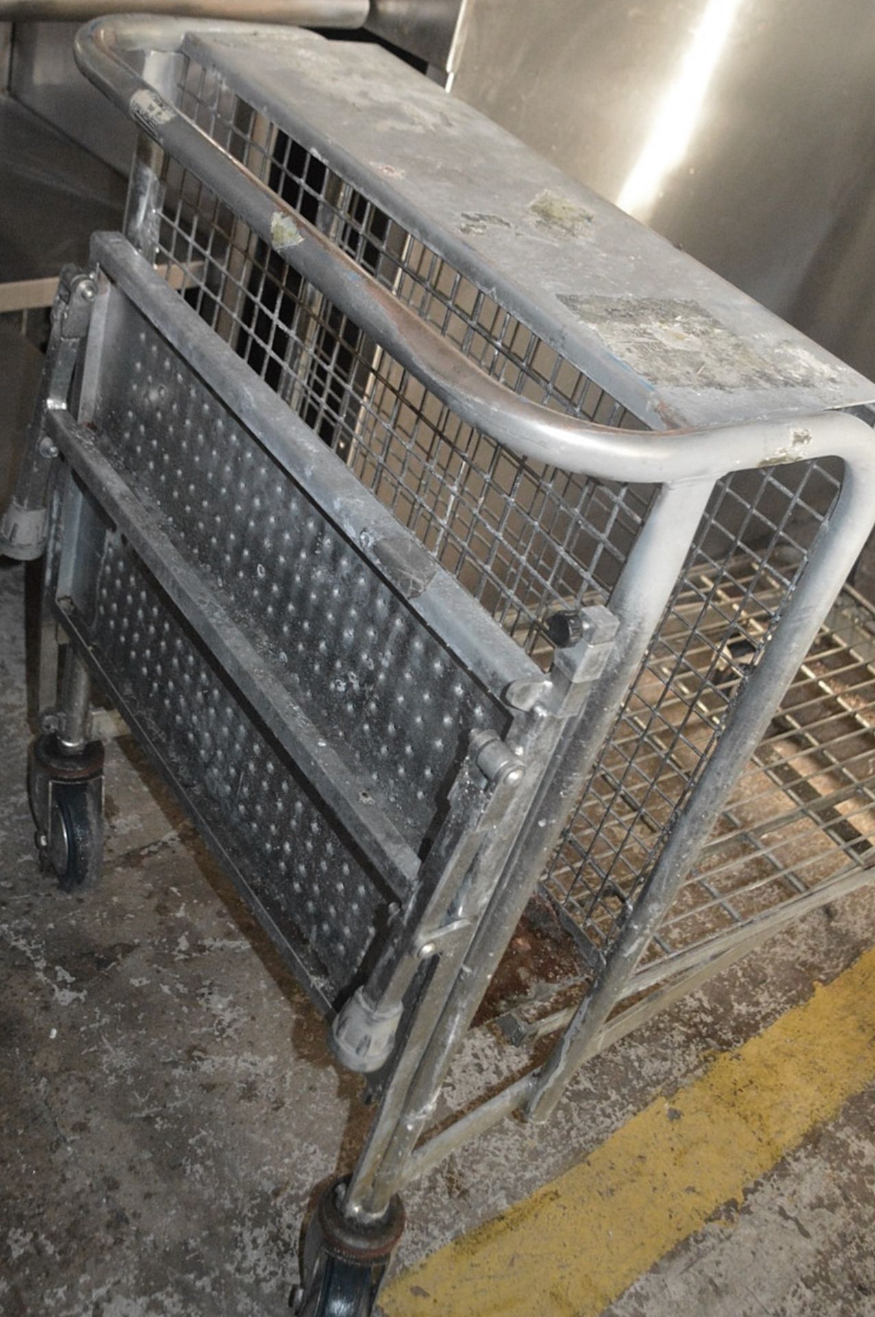 1 x Stainless Steel Commercial Packing Trolley Fold-down Back Shelf - Dimensions: H90 x W61 x D110/ - Image 4 of 5