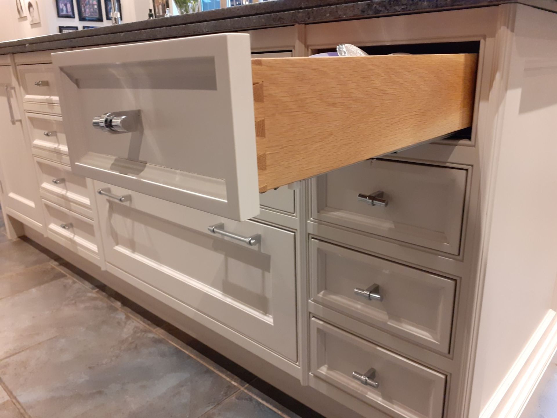 1 x Tom Howley Bespoke Solid Wood Kitchen Beautifully. Appointed With Granite Worktops - Image 49 of 138