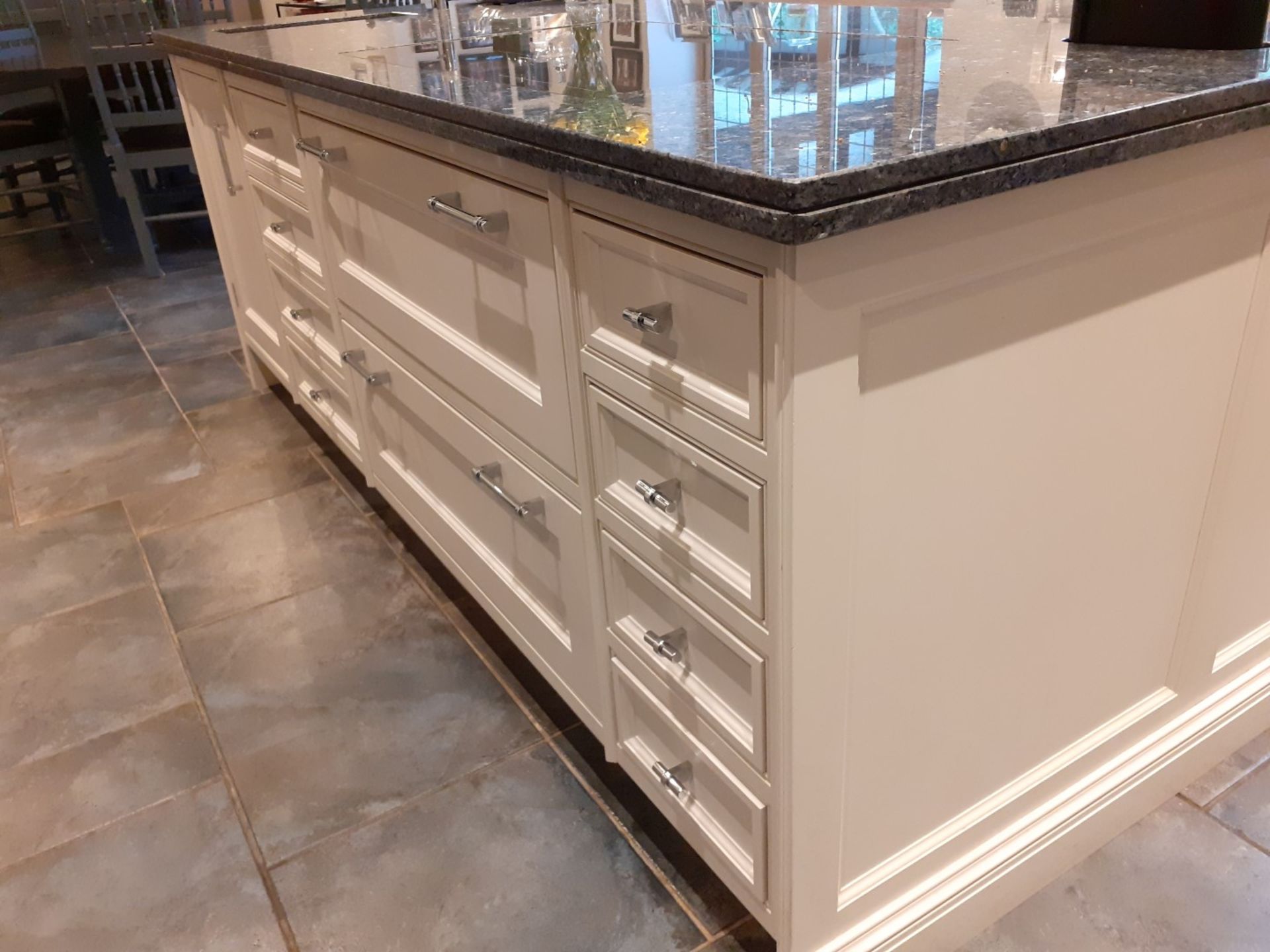 1 x Tom Howley Bespoke Solid Wood Kitchen Beautifully. Appointed With Granite Worktops - Image 71 of 138