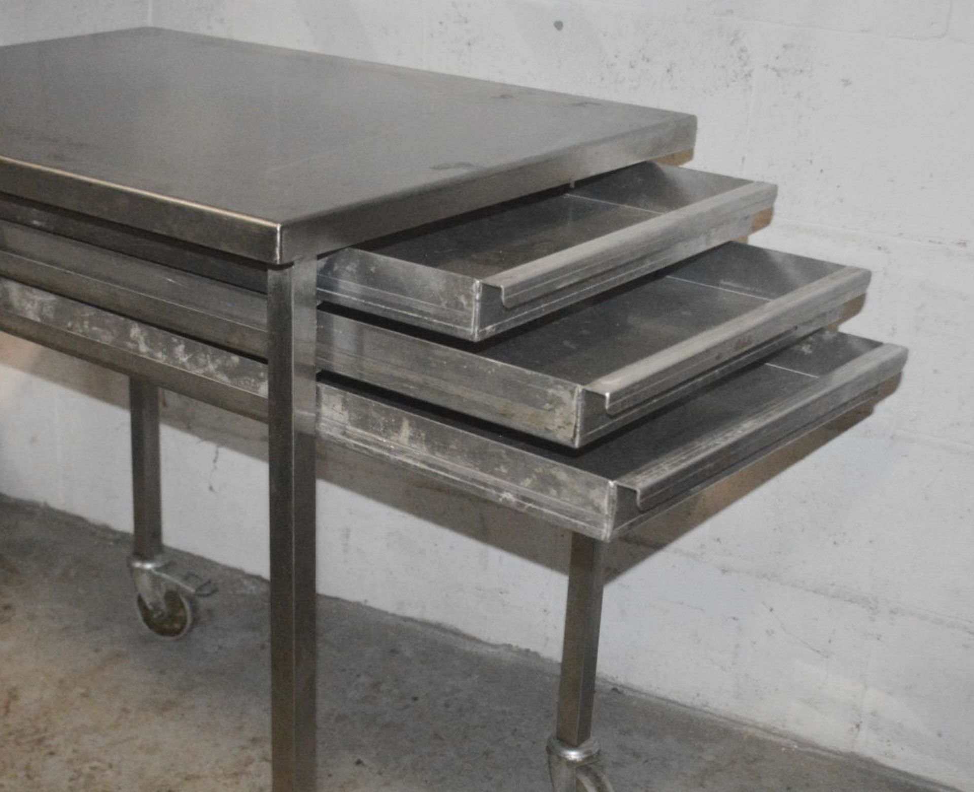 1 x Stainless Steel Commercial Kitchen 3-Drawer Prep Counter On Castors - Dimensions: H87 x W84 x - Image 4 of 4