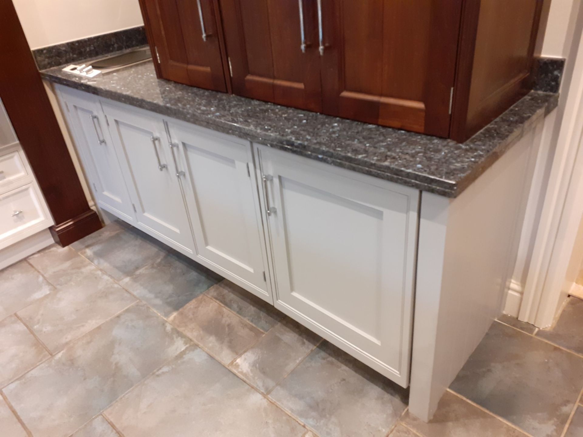 1 x Tom Howley Bespoke Solid Wood Kitchen Beautifully. Appointed With Granite Worktops - Image 56 of 138