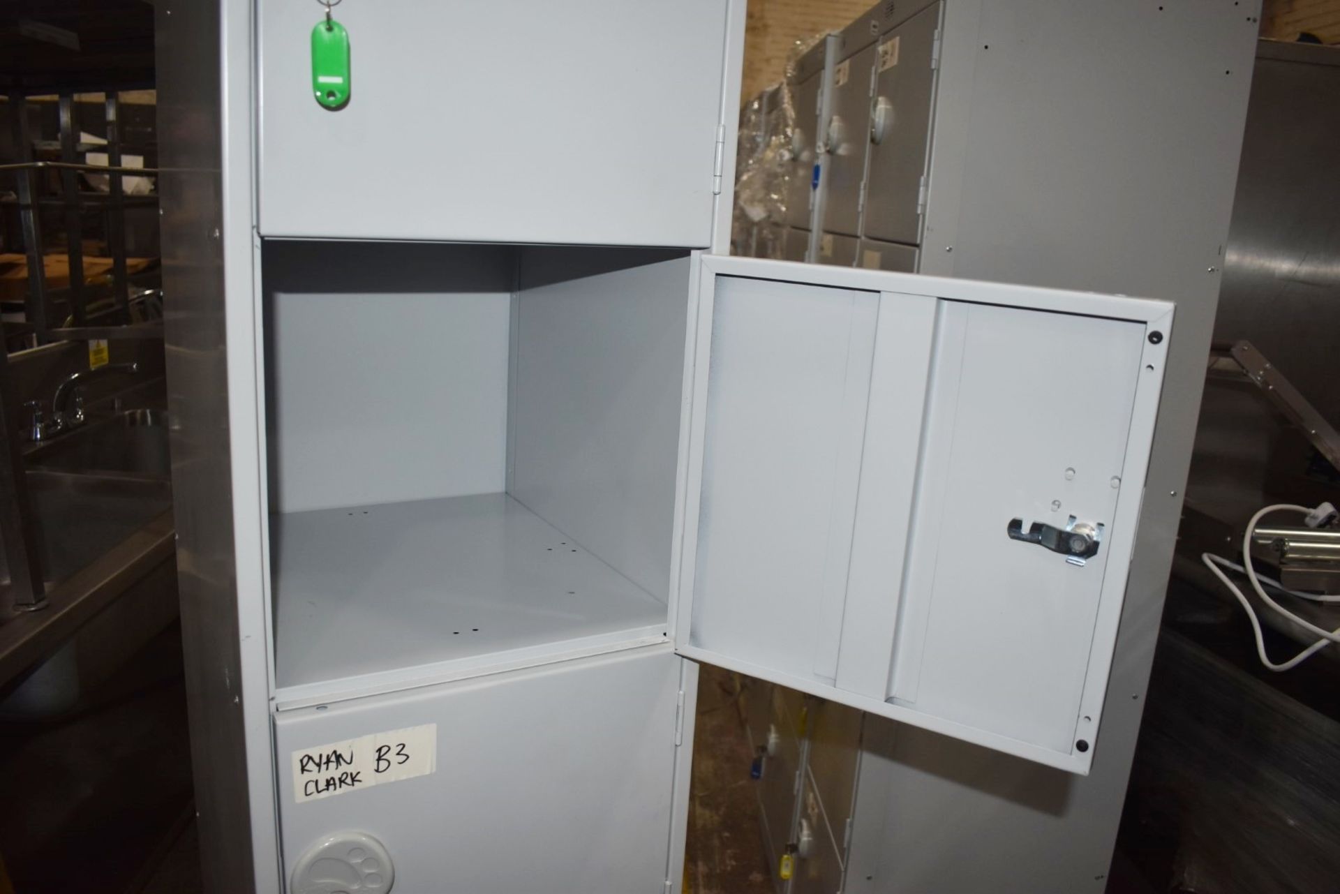 1 x Link Biocote 5 Door Staff Locker in Grey With Keys and Anti Clutter Slope Top - Very Good Pre- - Image 4 of 4