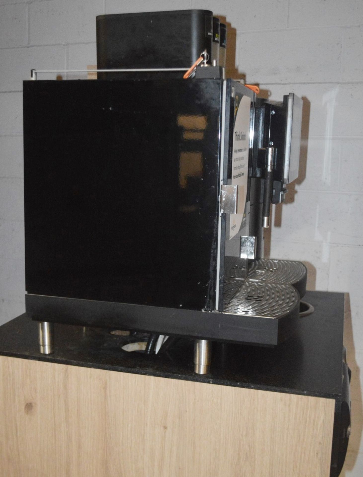 1 x FRANKE Commercial Coffee Machine With Integrated Fridge Mounted On A Condiment Station - Image 8 of 12