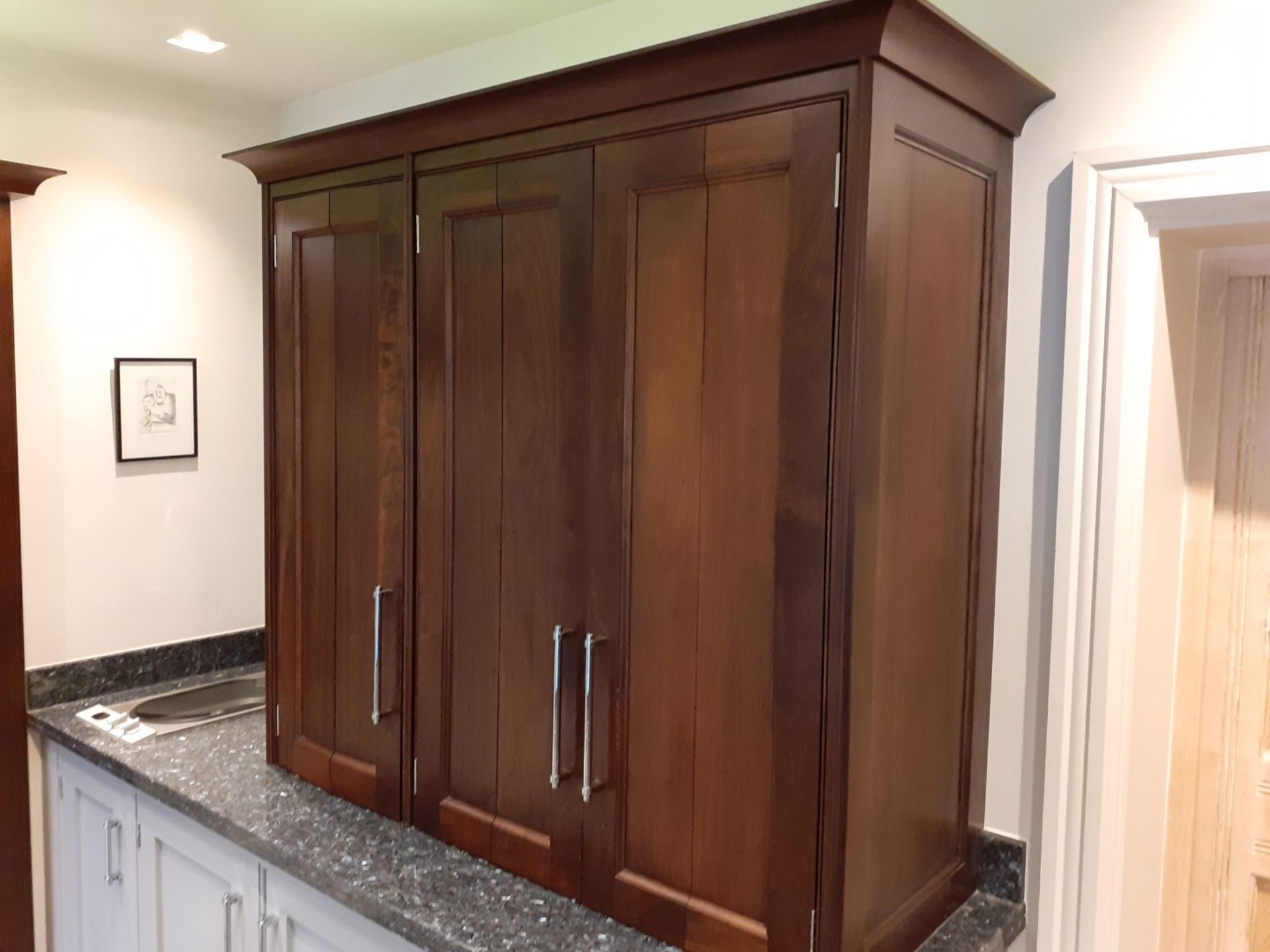 1 x Tom Howley Bespoke Solid Wood Kitchen Beautifully. Appointed With Granite Worktops - Image 57 of 138