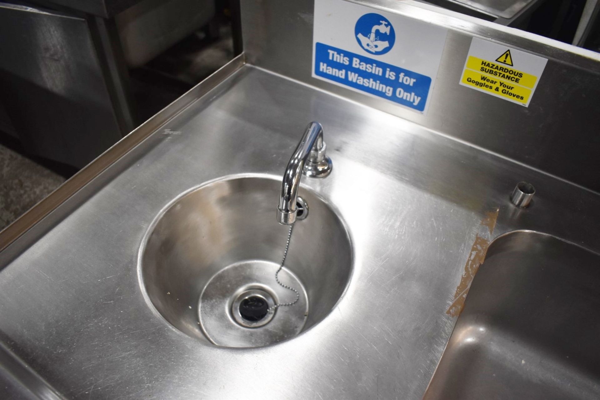 1 x Commercial Kitchen Wash Station With Two Large Sink Bowls, Mixer Taps, Drainer, Handfree Wash - Image 6 of 8