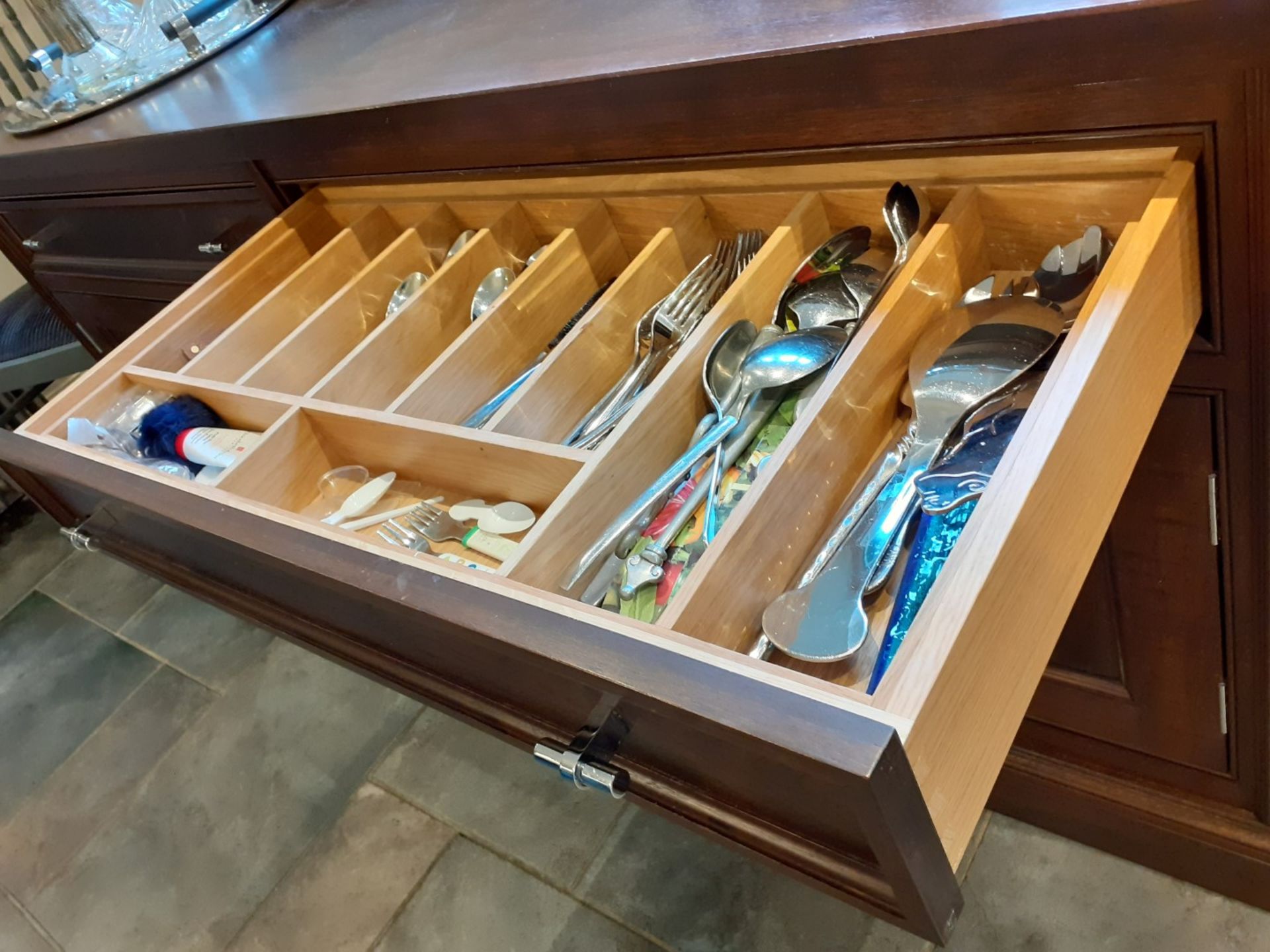 1 x Tom Howley Bespoke Solid Wood Kitchen Beautifully. Appointed With Granite Worktops - Image 21 of 138