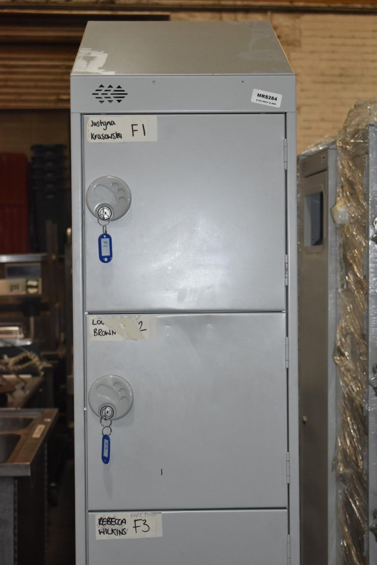 1 x Link Biocote 5 Door Staff Locker in Grey With Keys and Anti Clutter Slope Top - Very Good Pre- - Image 3 of 5
