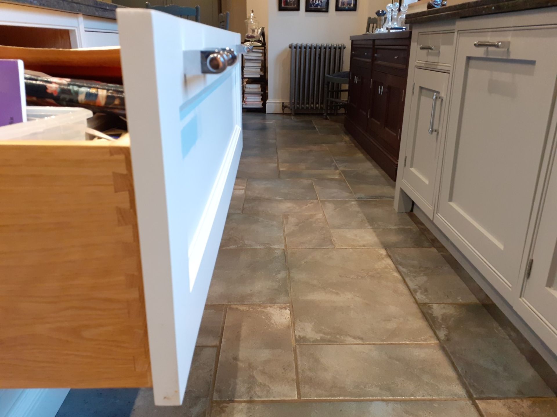 1 x Tom Howley Bespoke Solid Wood Kitchen Beautifully. Appointed With Granite Worktops - Image 70 of 138