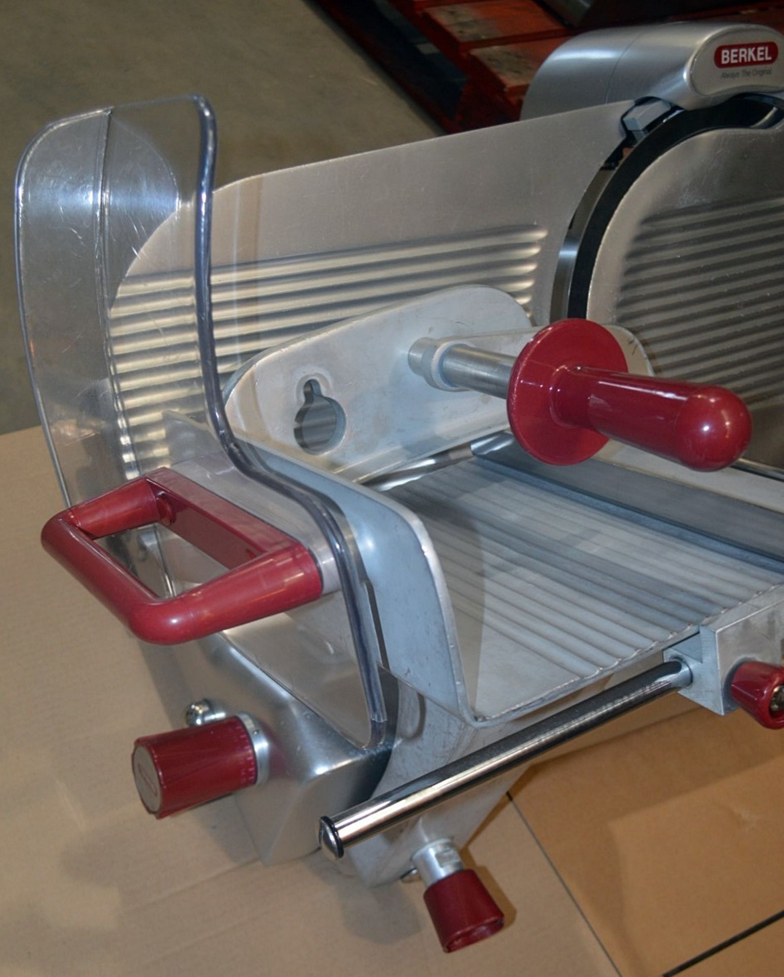 1 x AVERY BERKEL Commercial Meat Slicer In Stainless Steel - Dimensions: H54 x W52 x D42cm - Very - Image 2 of 10