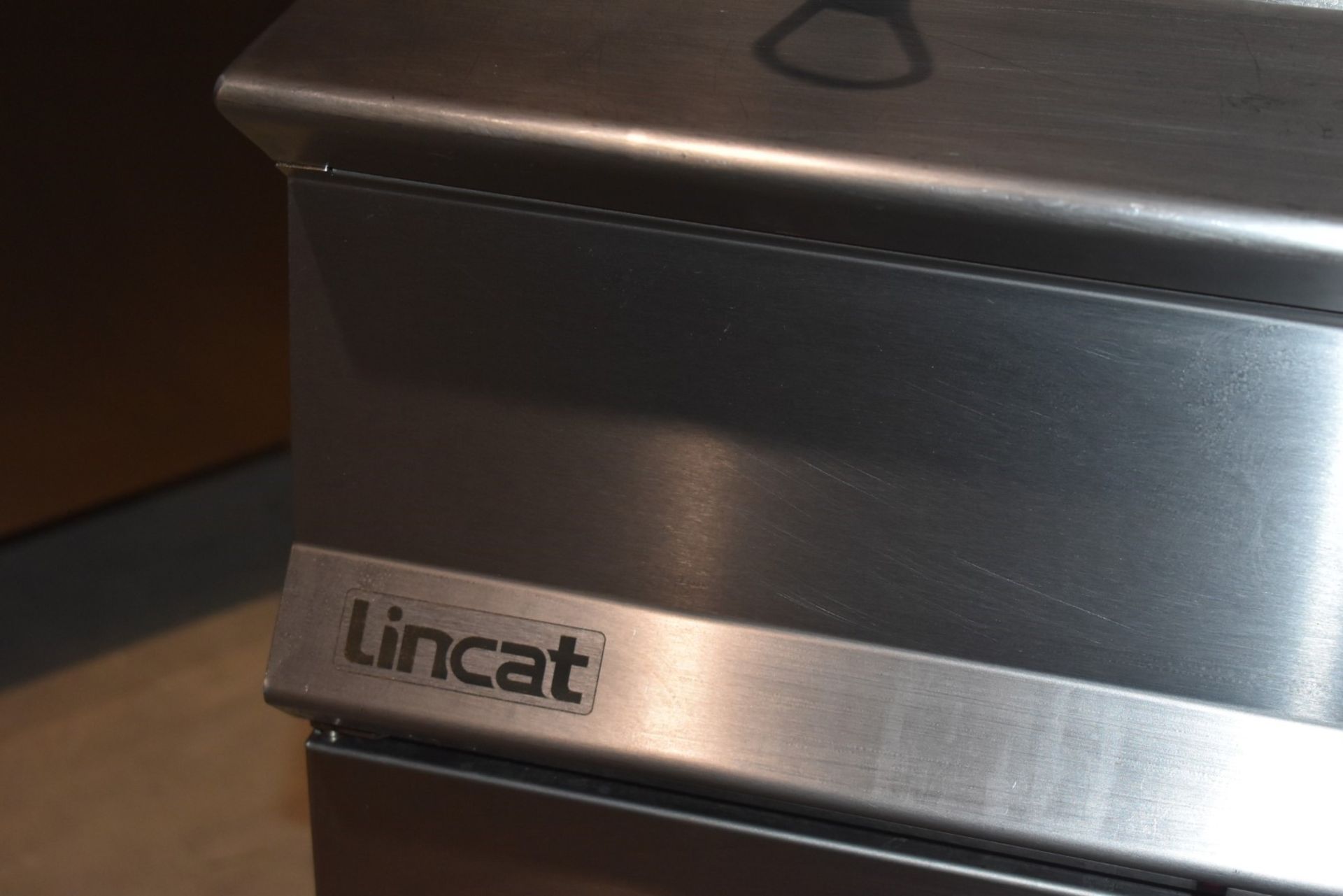 1 x Lincat Opus 800 OE8108 Single Tank Electric Fryer With Filtration - 37L Tank With Two - Image 9 of 14