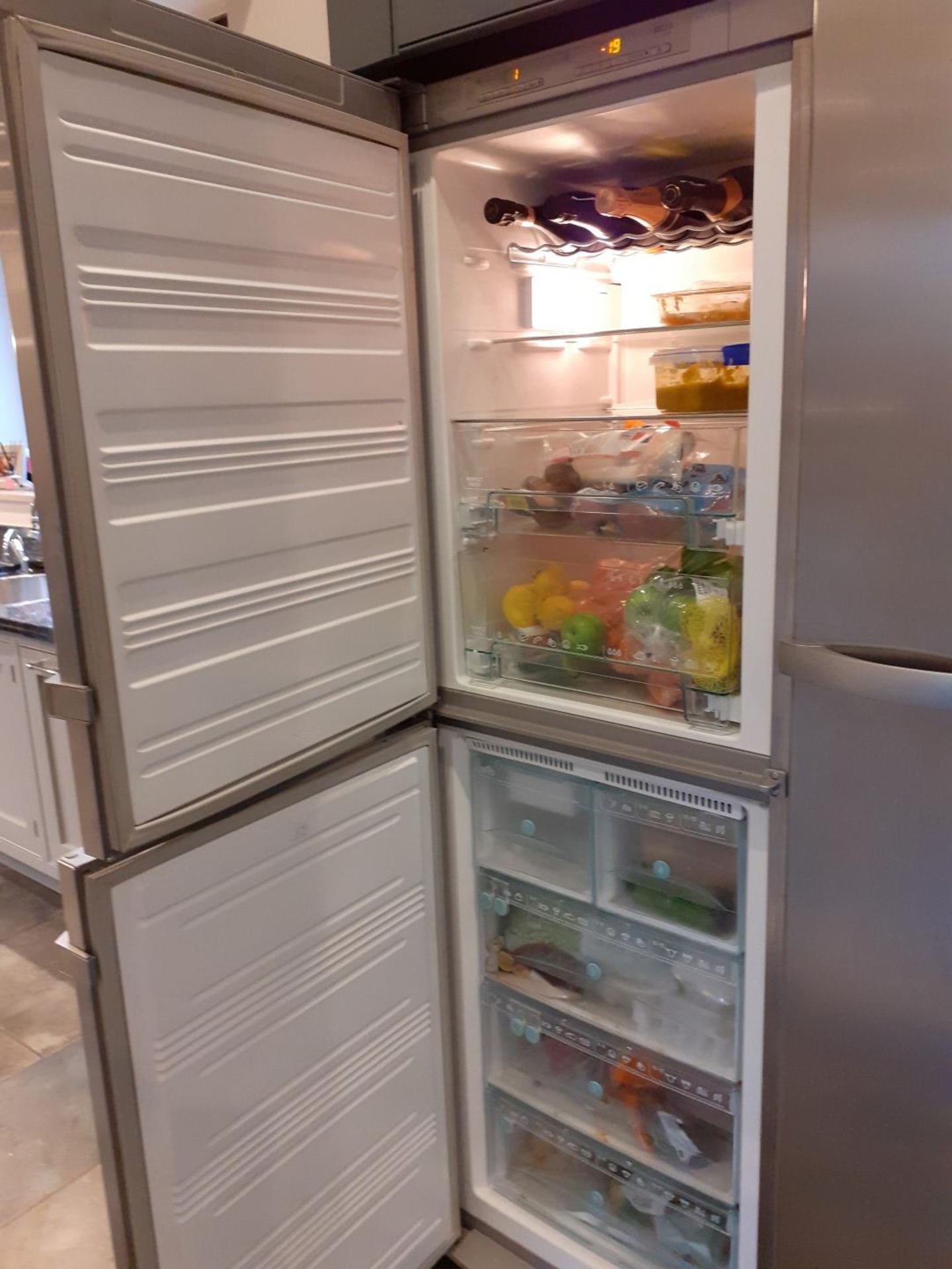 1 x MIELE Side By Side Fridge Freezer - NO VAT ON THE HAMMER - Preowned - CL605 - Location: Hale, - Image 4 of 8