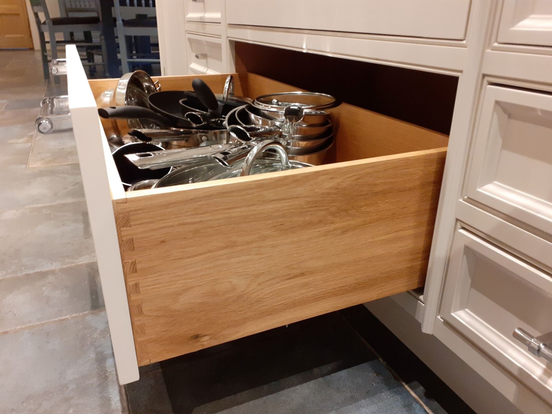 1 x Tom Howley Bespoke Solid Wood Kitchen Beautifully. Appointed With Granite Worktops - Image 45 of 138