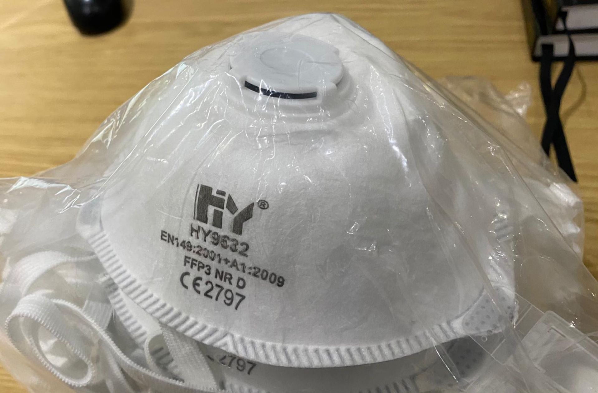 200 x Handanhy Fold Flat Disposable Face Masks With Exhalation Valves - Type HY8232 FFP3 - PPE - Image 2 of 5