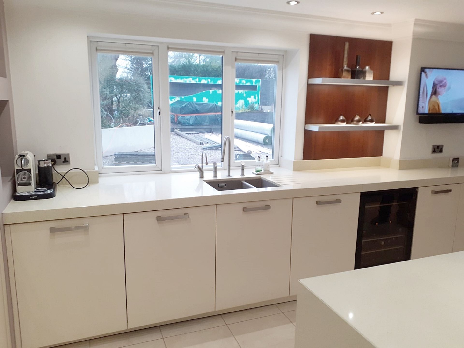 1 x ALNO Fitted Kitchen With Integrated Miele Appliances, Silestone Worktops & Breakfast Island - Image 28 of 77