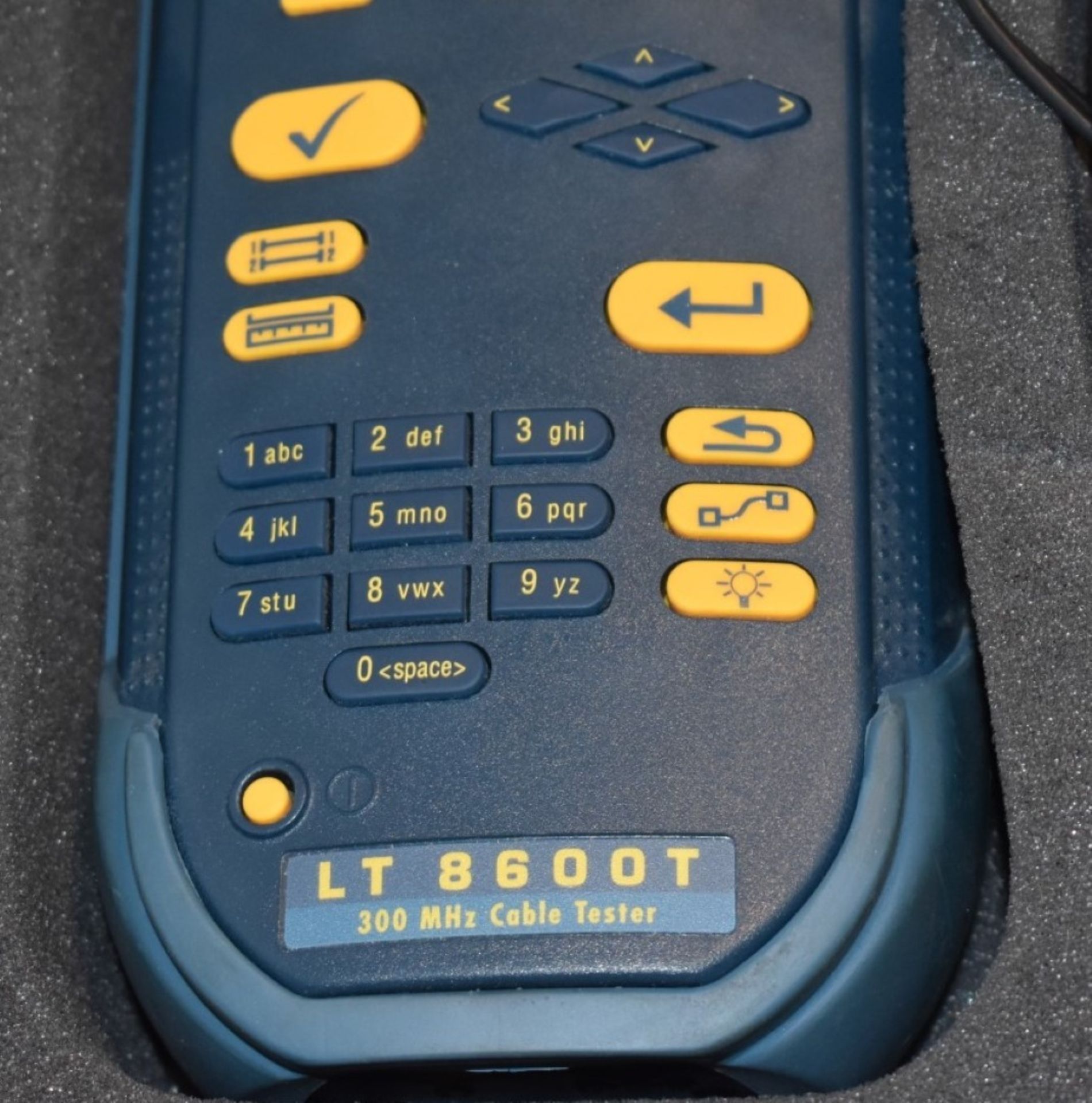 1 x Wavetek LT8600T 300MHz Cable Tester Certifier Kit With Accessories and Carry Case - Image 9 of 11