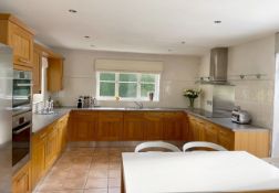 1 x Fitted Oak Kitchen With Appliances - NO VAT ON HAMMER