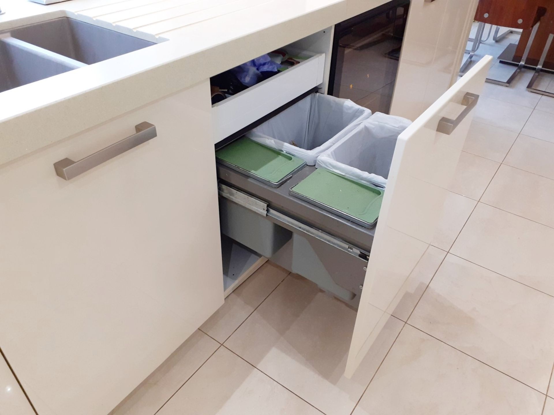 1 x ALNO Fitted Kitchen With Integrated Miele Appliances, Silestone Worktops & Breakfast Island - Image 32 of 77