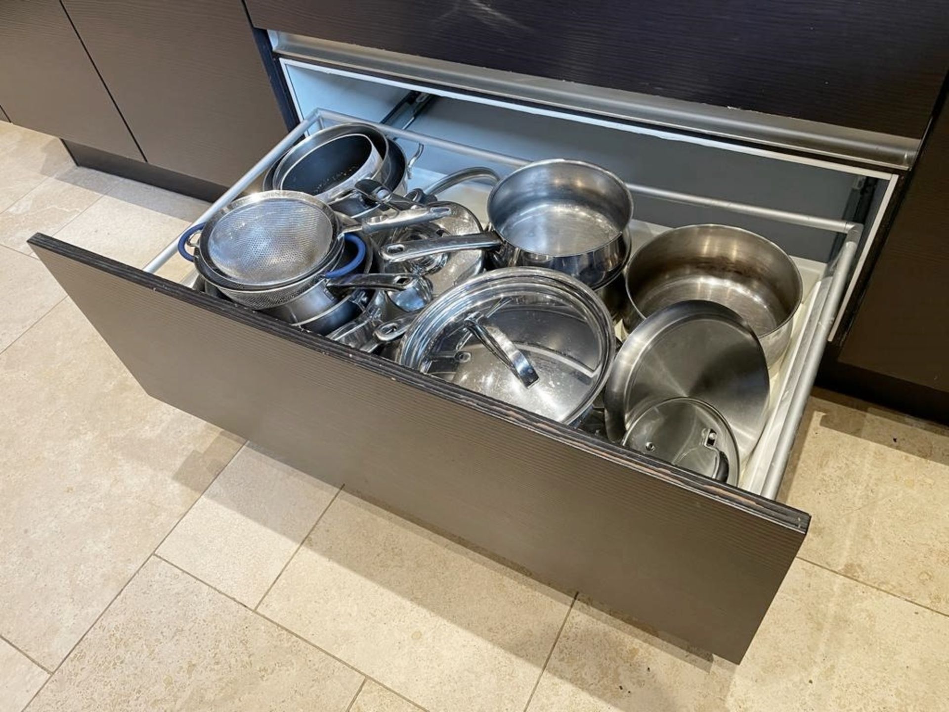 1 x Bespoke SIEMATIC Fitted Kitchen With Gaggenau Appliances, Silstone Worktops, Central Island - Image 61 of 83