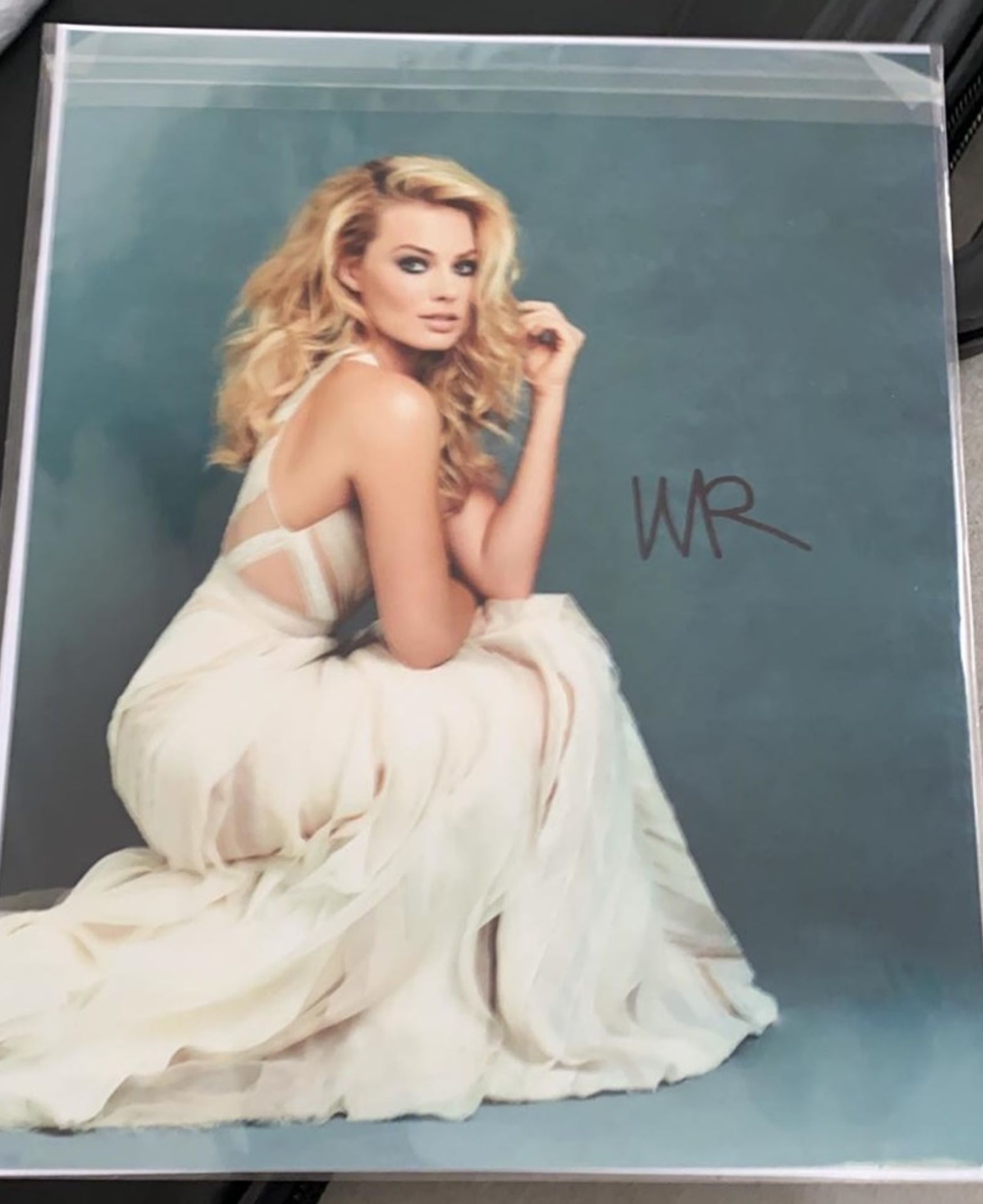 1 x Signed Autograph Colour Picture - Margot Robbie - With COA - Size 10 x 8 Inch - CL590 - NO VAT