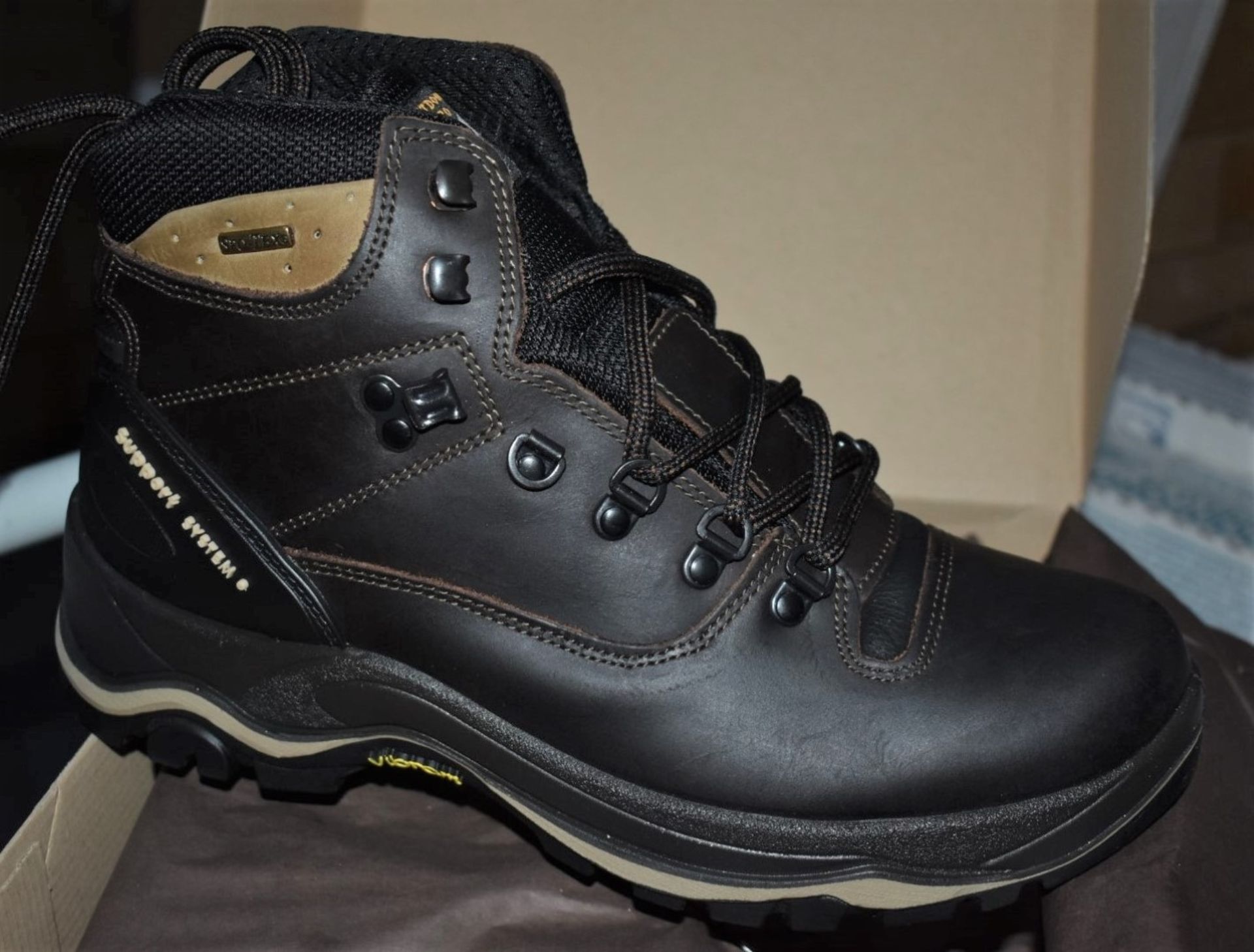 1 x Pair of Mens VIBRAM Walking Boots - Outdoor Pro Spo-Tex Trekking Boots With Support System - - Image 2 of 3
