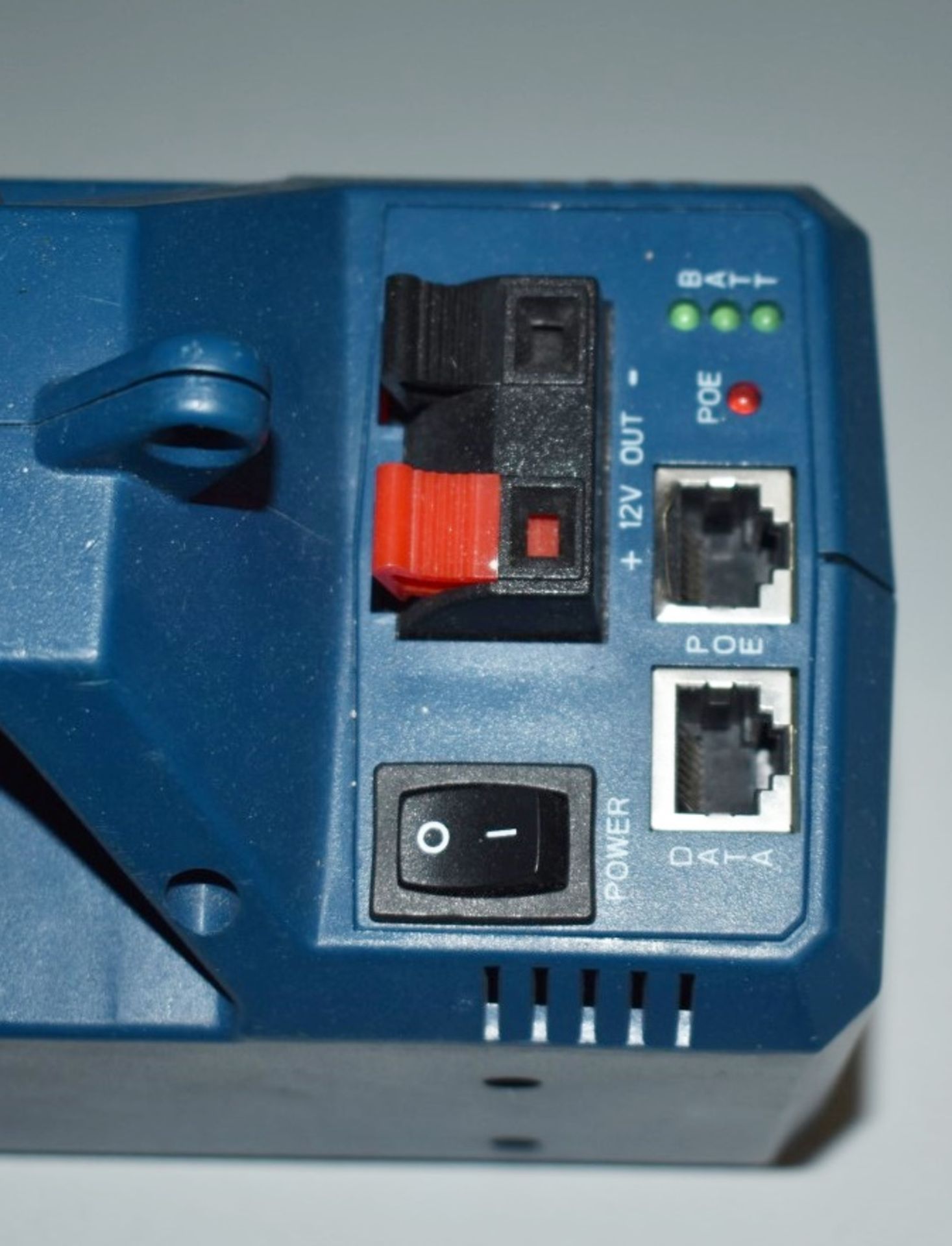 1 x Veracity Point Source Portable POE Injector & Network Adaptor Power Over Ethernet Injector - Image 2 of 3