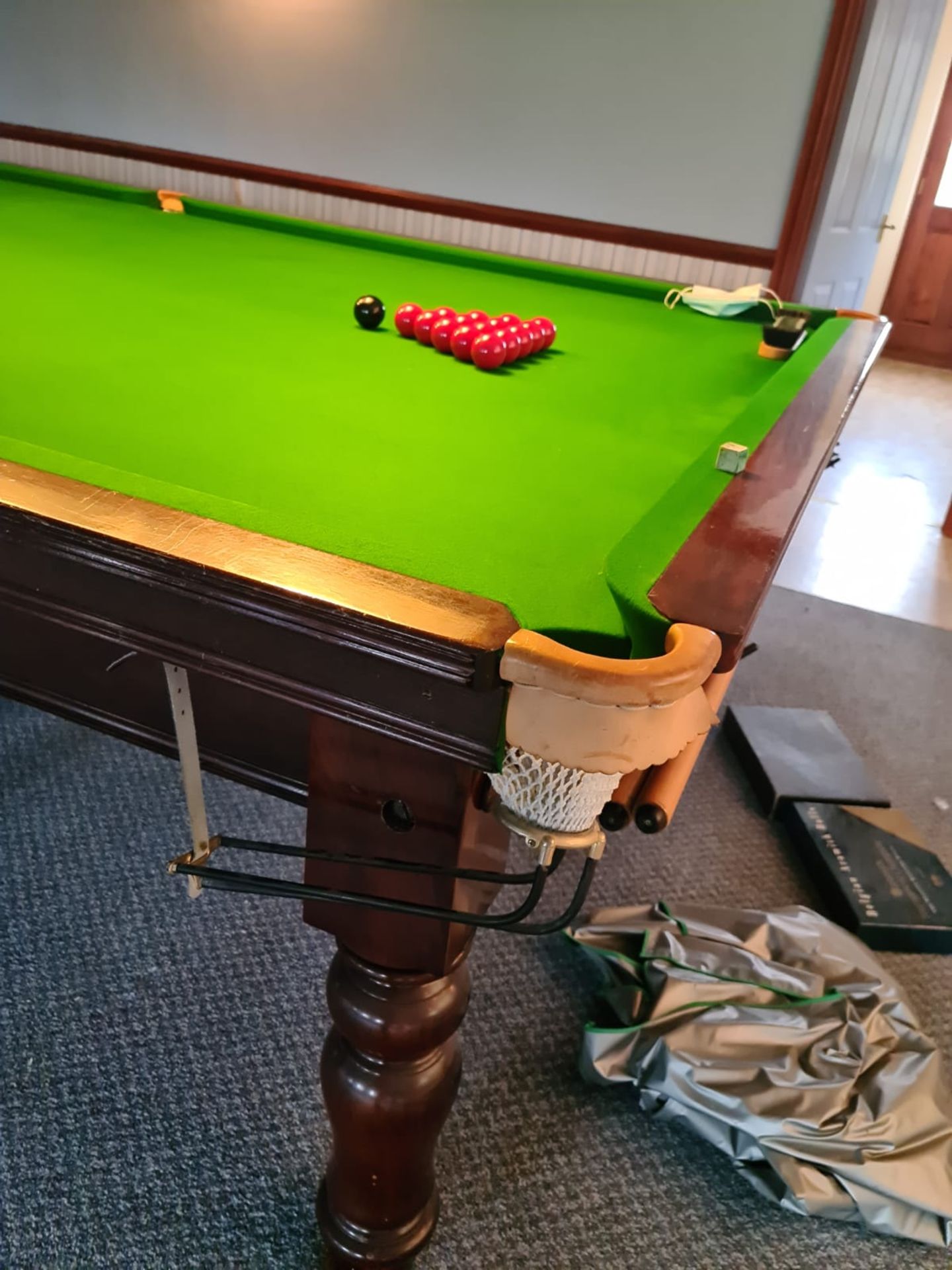 1 x Full-sized 12 x 6, 5-Slate Snooker Table With Ceiling Light And Accessories *NO VAT ON HAMMER* - Image 5 of 10