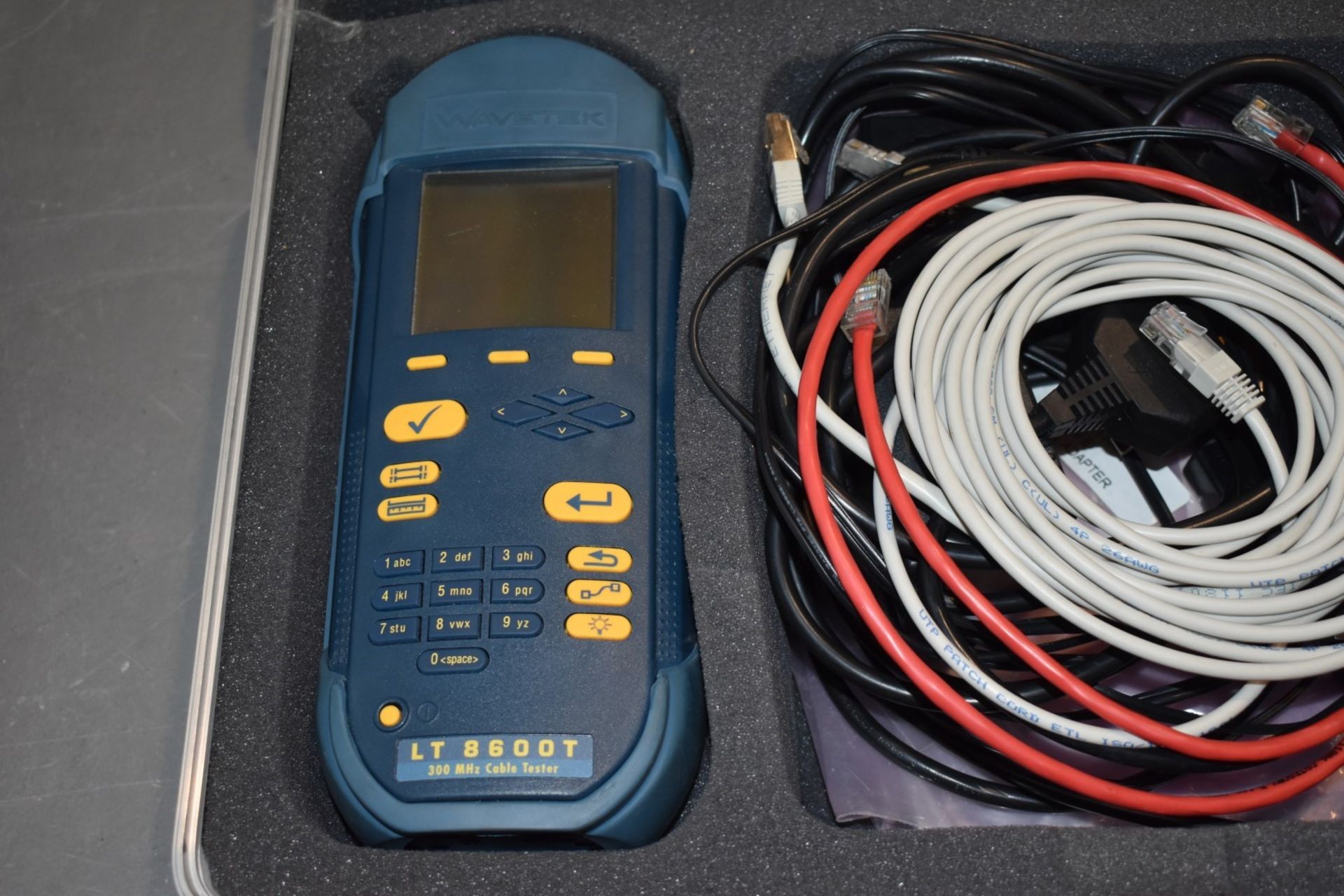 1 x Wavetek LT8600T 300MHz Cable Tester Certifier Kit With Accessories and Carry Case - Image 11 of 11