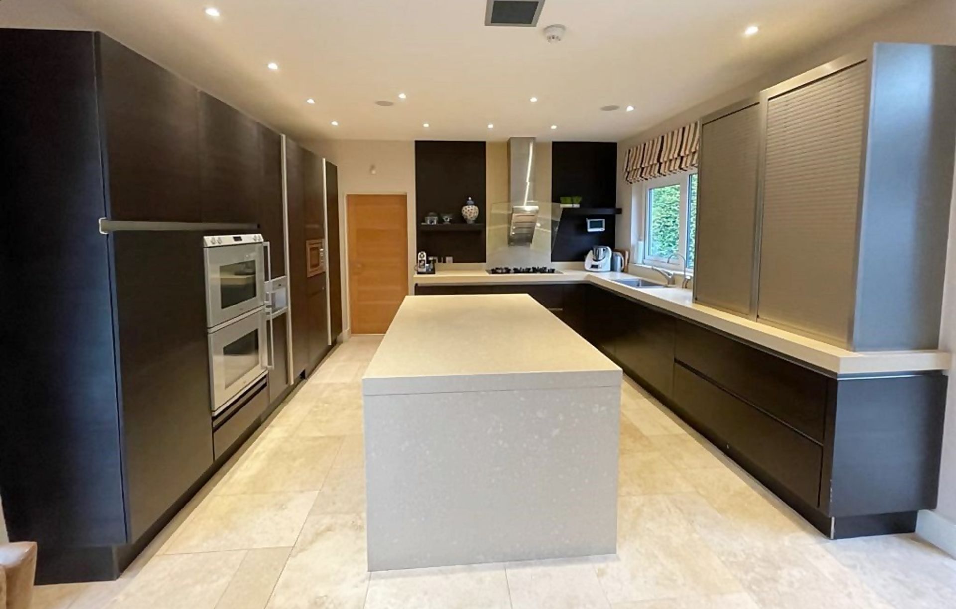 1 x Bespoke SIEMATIC Fitted Kitchen With Gaggenau Appliances, Silstone Worktops, Central Island