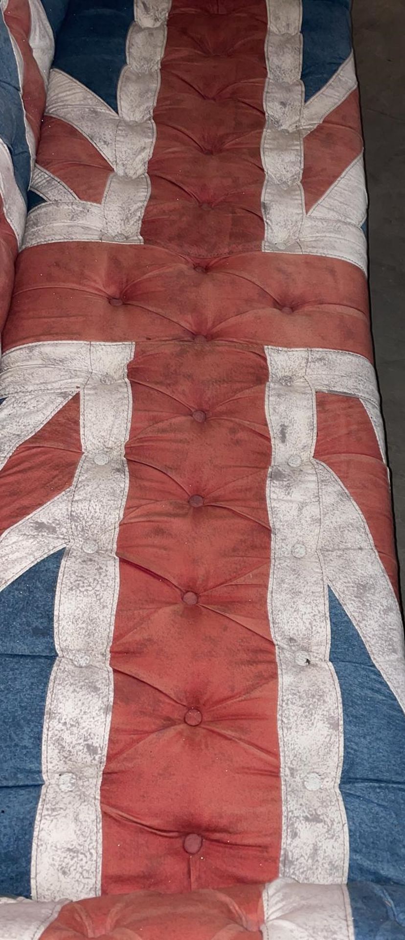 1 x Chesterfield-Style Button Back Sofa With A Union Jack Design - Dimensions: H78xW97xL242 - Pre- - Image 5 of 5