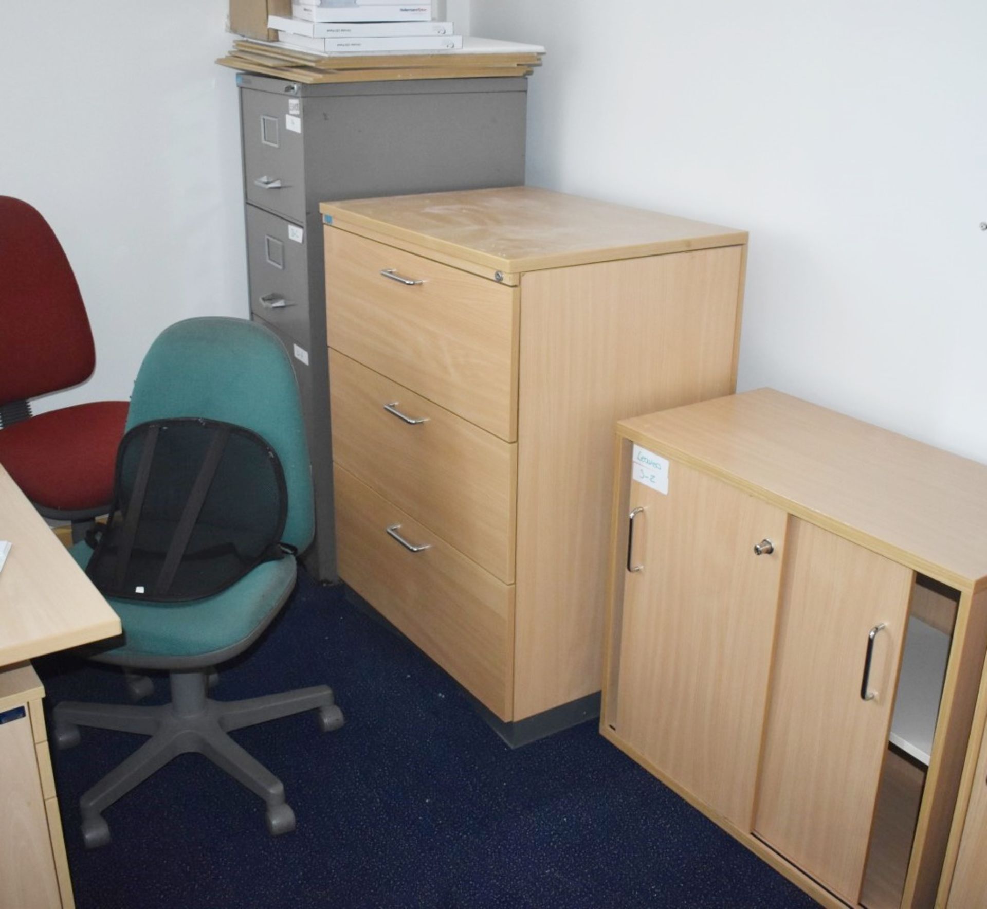 1 x Assorted Collection of Office Furniture - Includes 2 x 160cm Office Desks, 3 x Swivel Chairs, - Image 5 of 7