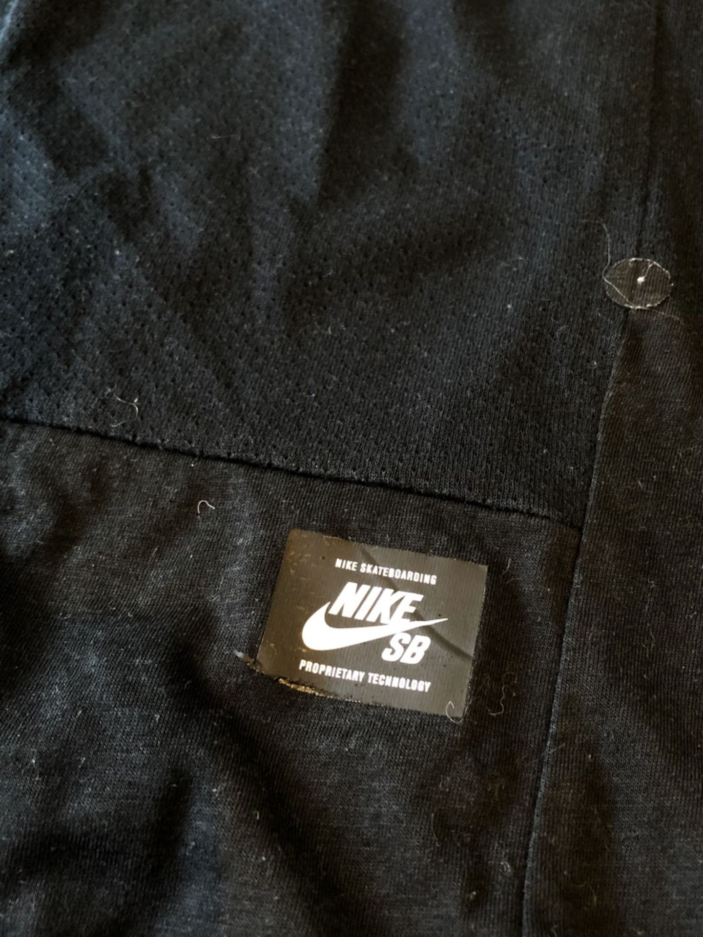 1 x Men's Genuine Nike SB T-Shirt In Black - Size (EU/UK): L/L - Preowned - Ref: JS165 - NO VAT ON - Image 5 of 6