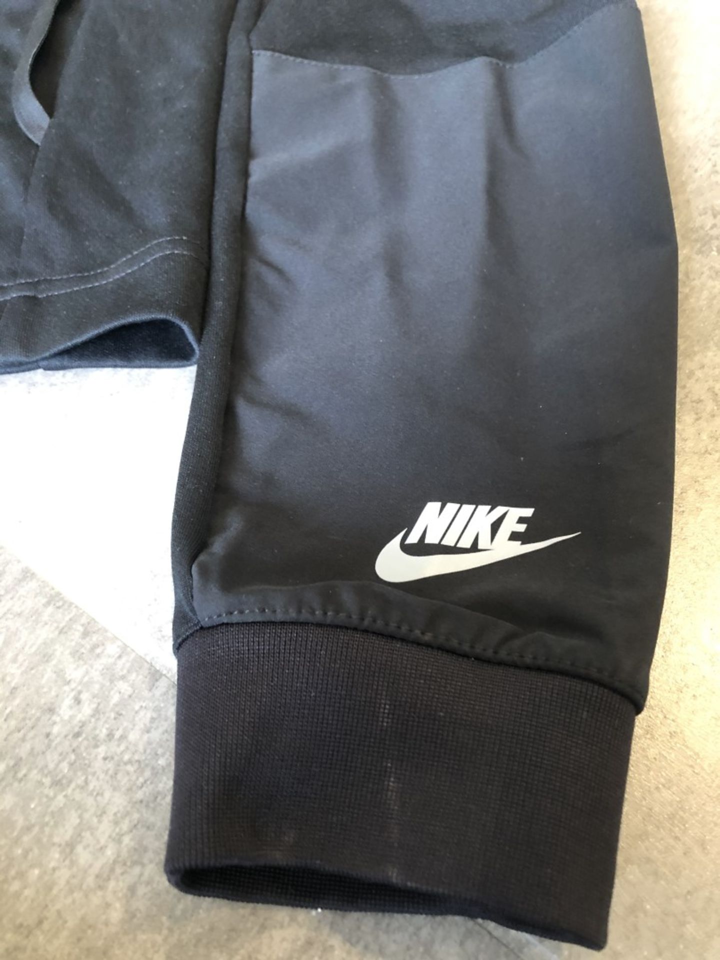 1 x Men's Genuine Nike Airmax Quarterzip Tracksuit In Black - Size (EU/UK): L/L - Preowned - Ref: - Image 5 of 11