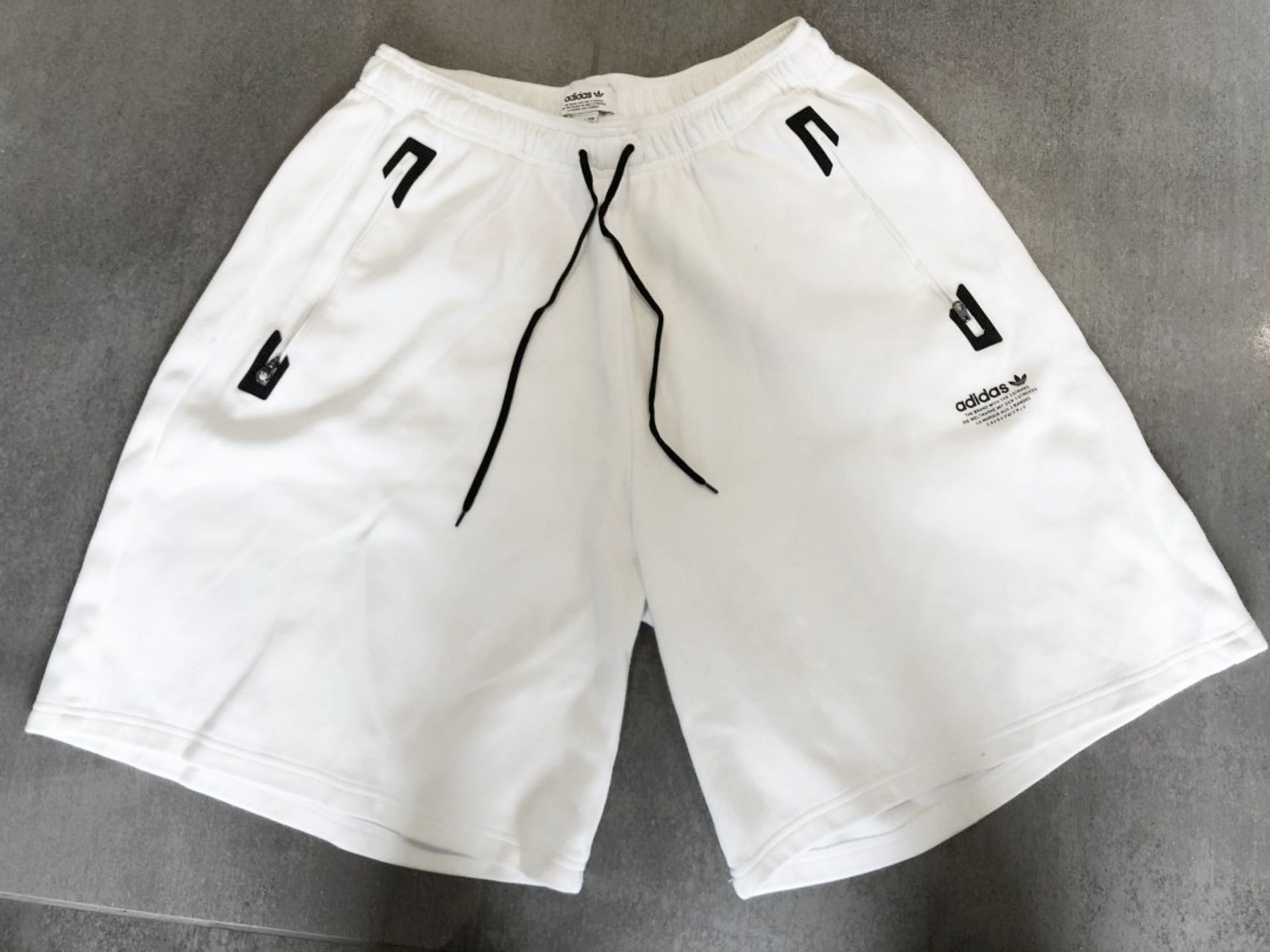 1 x Pair Of Men's Genuine Adidas Shorts In White - Size (EU/UK): L/L - Preowned - Ref: JS126 - NO - Image 2 of 9