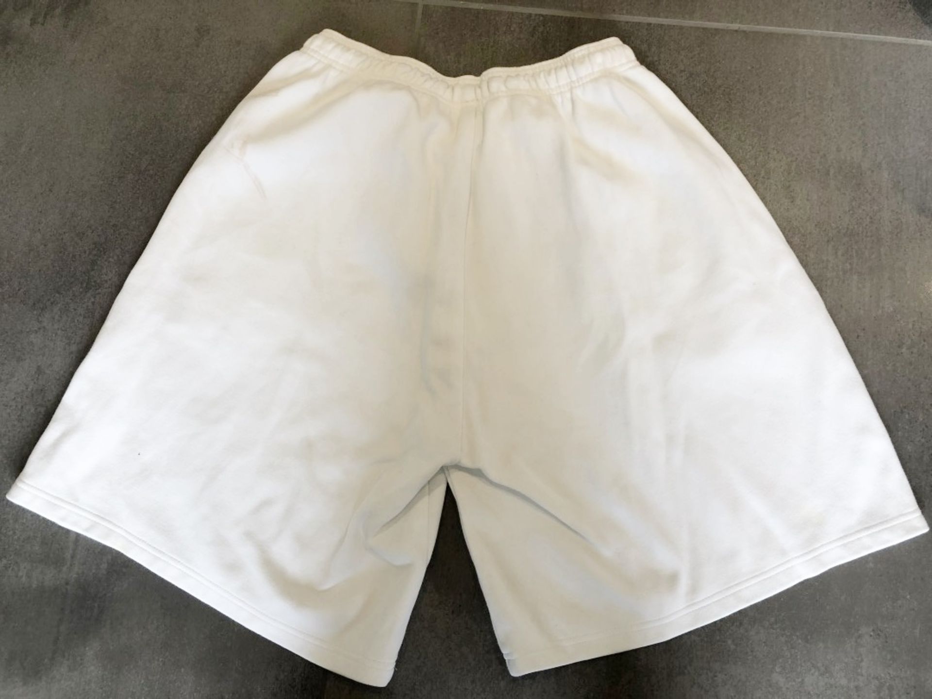 1 x Pair Of Men's Genuine Adidas Shorts In White - Size (EU/UK): L/L - Preowned - Ref: JS126 - NO - Image 3 of 9