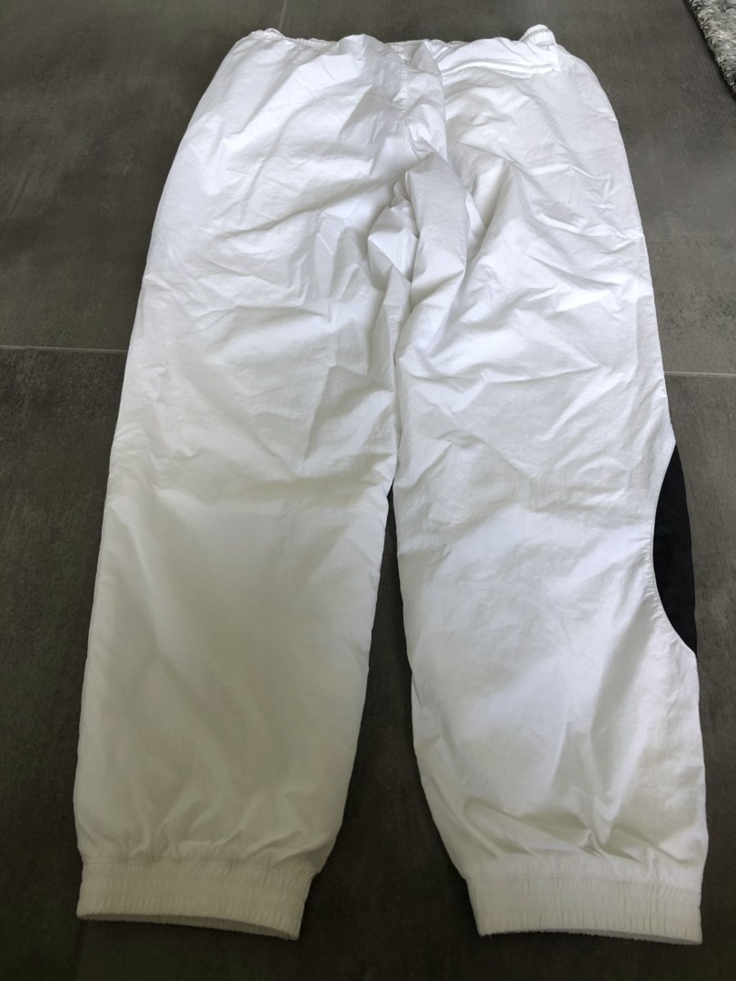 1 x Men's Genuine Nike Tracksuit Bottoms In White - Size (EU/UK): L/L - Preowned - Ref: JS119 - NO - Image 4 of 6