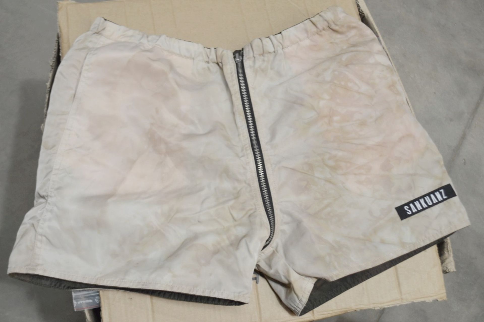 1 x Pair Of Men's Genuine Sankuaz Reversible Camo Shorts - Colour: Green / Cream - Image 6 of 6