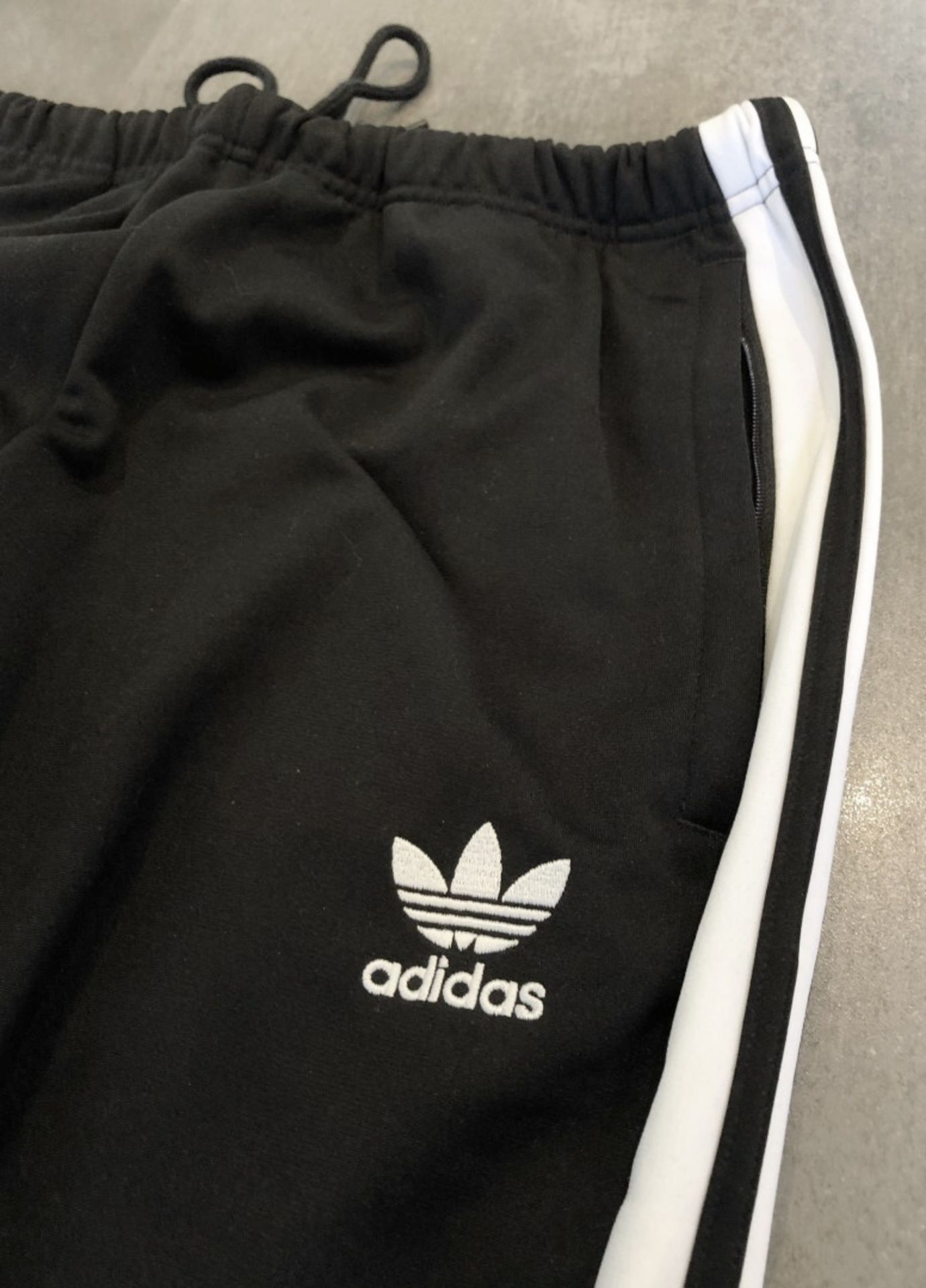 1 x Pair Of Men's Genuine Adidas Tracksuit Bottoms - Black - Size (EU/UK): L/L - Preowned - Ref: - Image 3 of 5