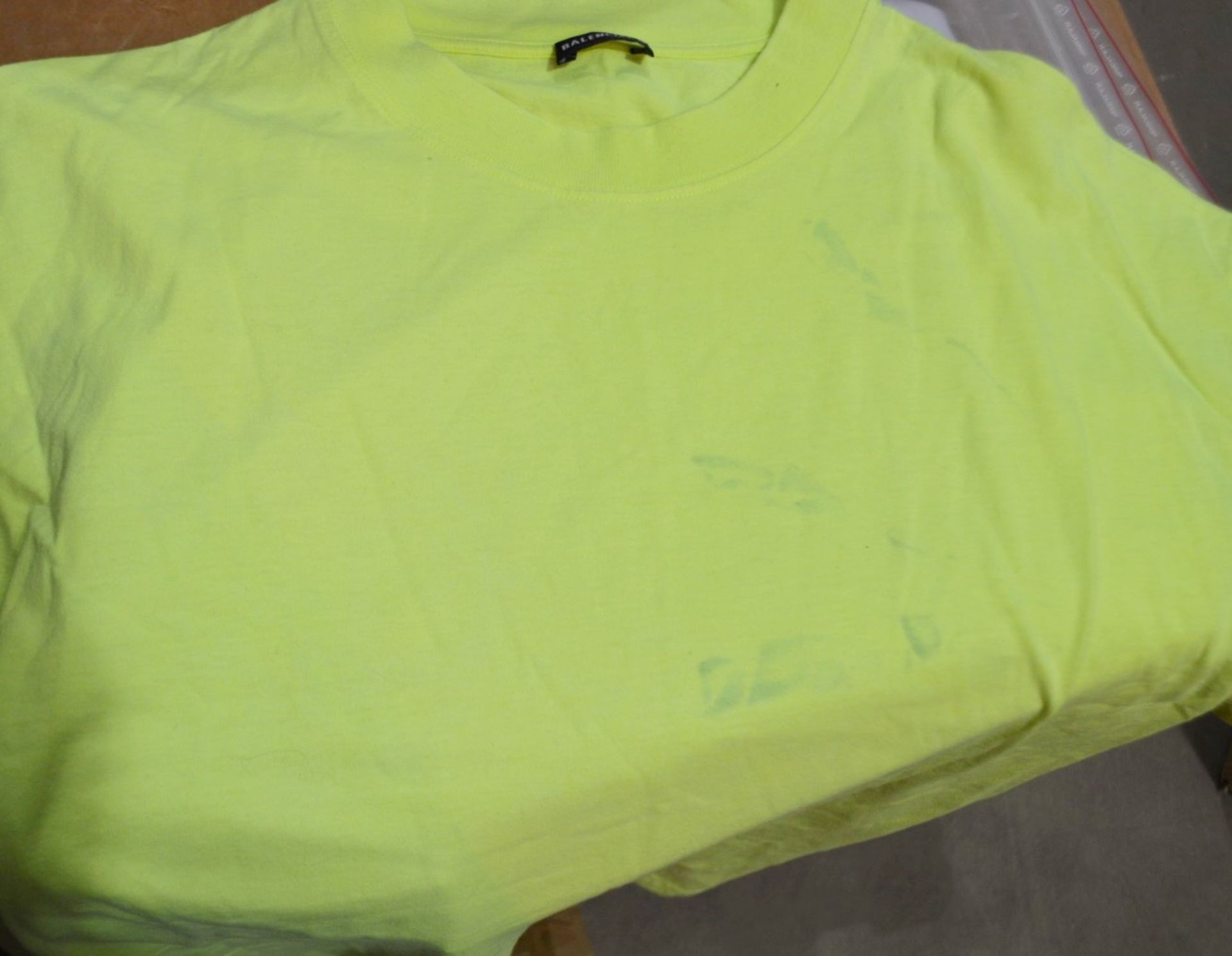 1 x Men's Genuine Desiner Balenciaga T-Shirt In Neon Green/Yellow - Preowned - Ref: JS167 - NO VAT - Image 4 of 8