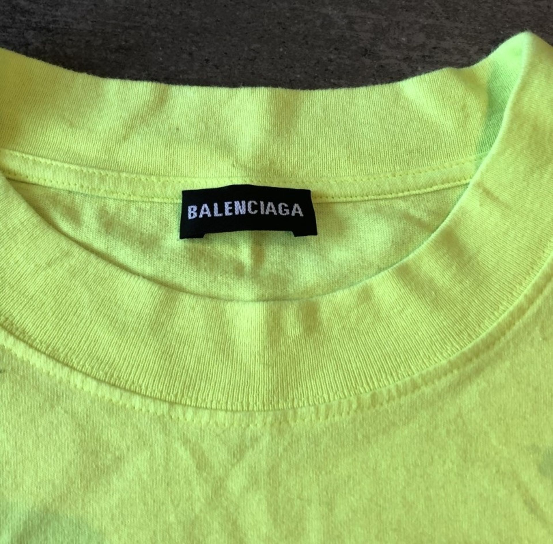 1 x Men's Genuine Desiner Balenciaga T-Shirt In Neon Green/Yellow - Preowned - Ref: JS167 - NO VAT - Image 3 of 8