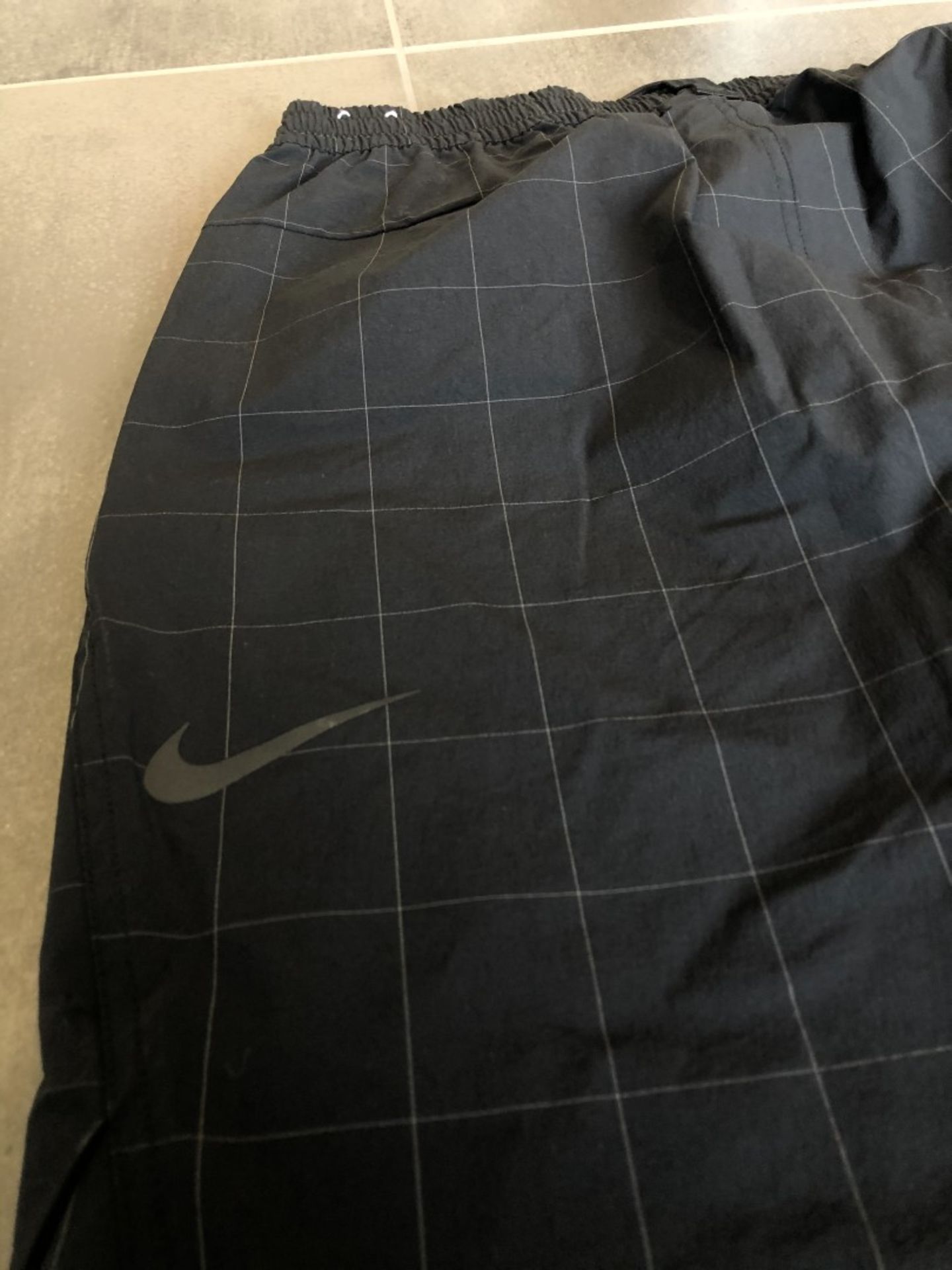 1 x Men's Genuine Nike Chequered Tracksuit In Black - Size (EU/UK): L/L - Preowned - Ref: JS146 - NO - Image 13 of 14