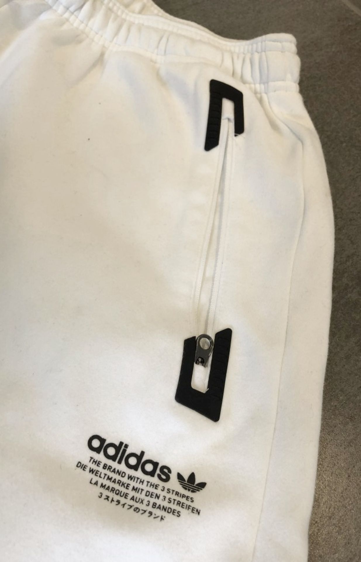 1 x Pair Of Men's Genuine Adidas Shorts In White - Size (EU/UK): L/L - Preowned - Ref: JS126 - NO - Image 7 of 9